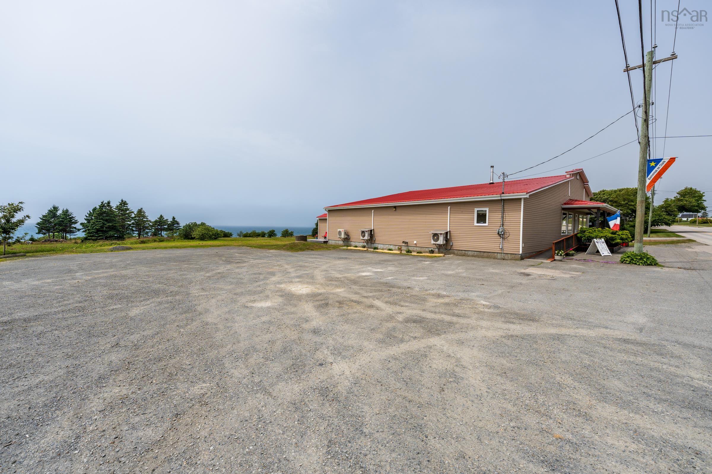 $599,900.00: 9613 Highway 1, Saulnierville