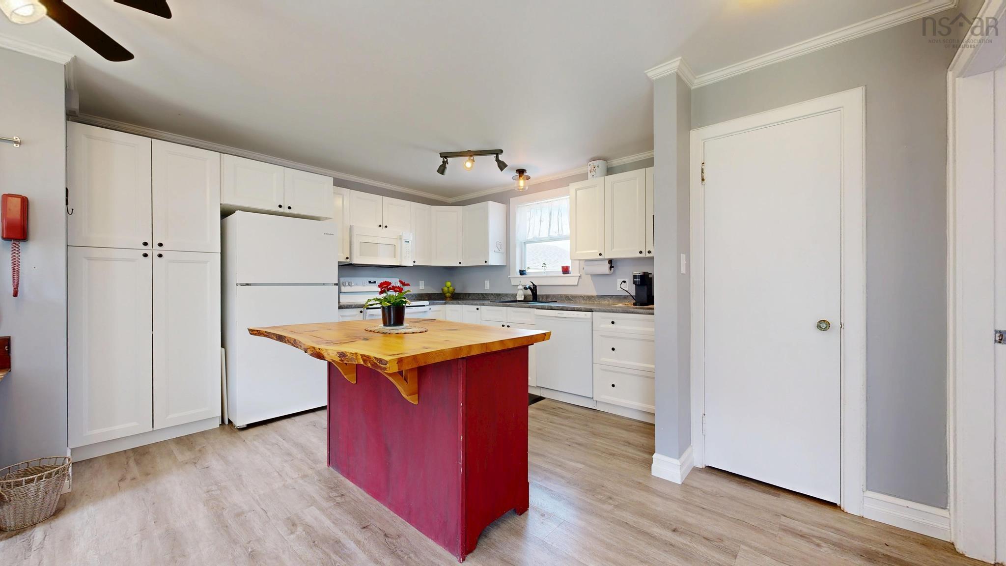 $388,500.00: 2262 Old Mill Road, South Farmington