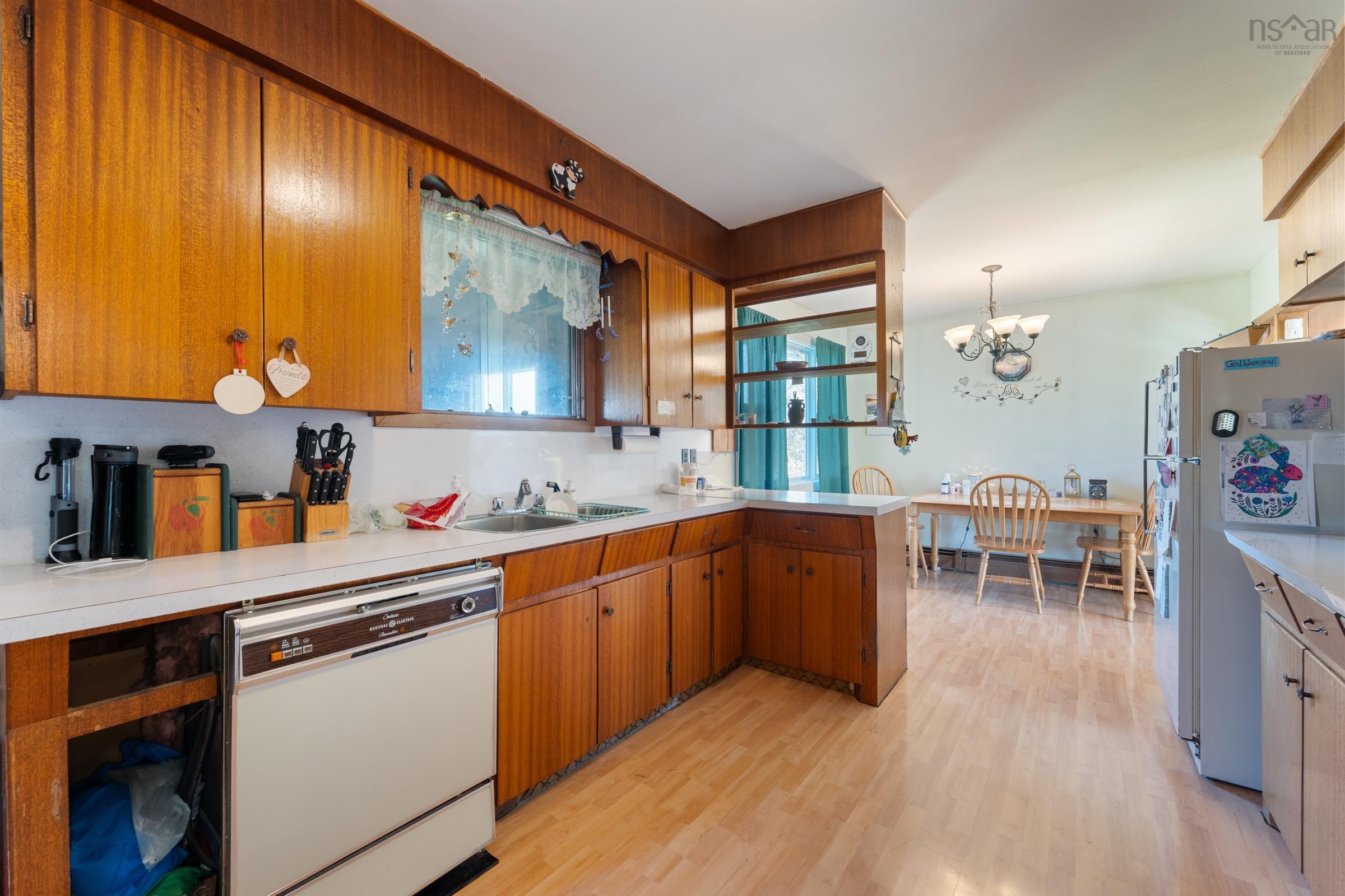 $280,000.00: 301 Highway 201, Moschelle