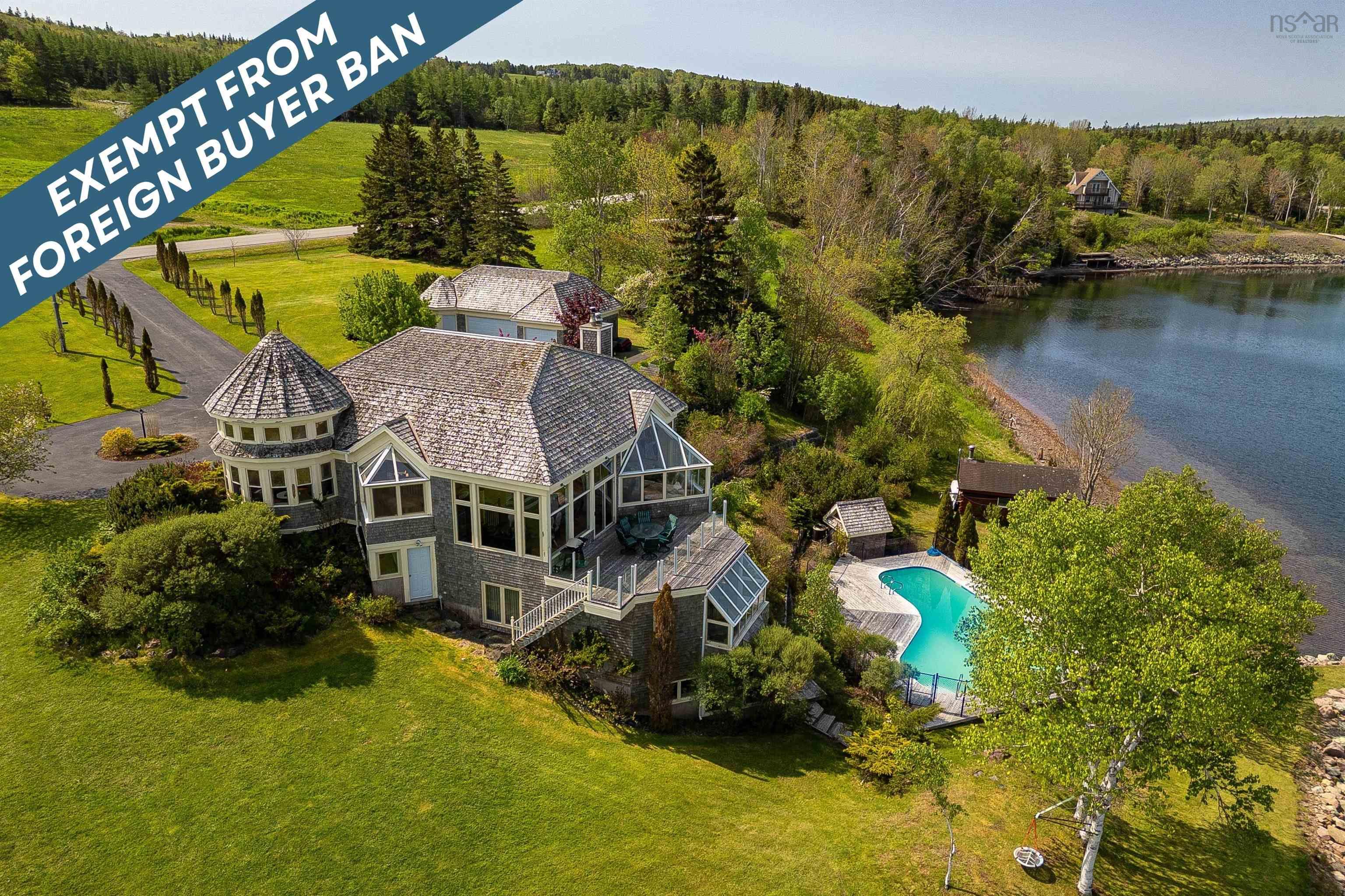 $2,900,000.00: 2641 West Bay Road, Dundee