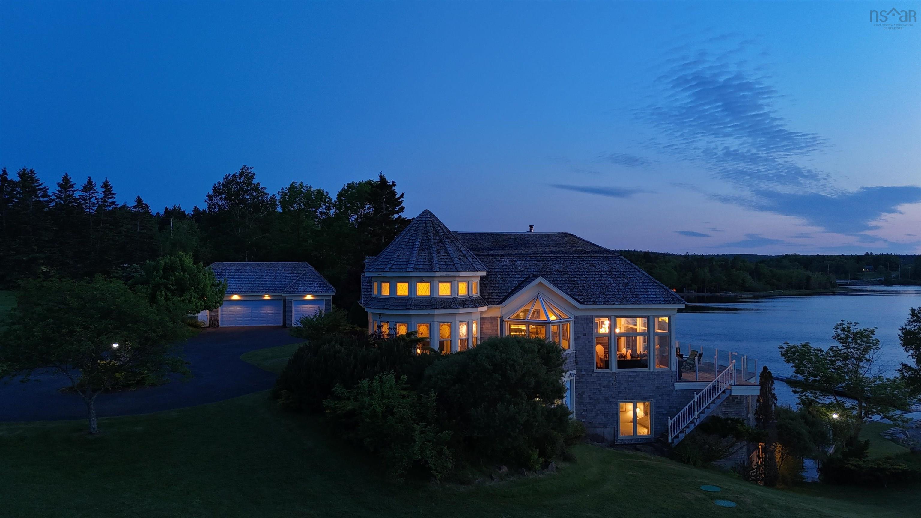 $2,900,000.00: 2641 West Bay Road, Dundee