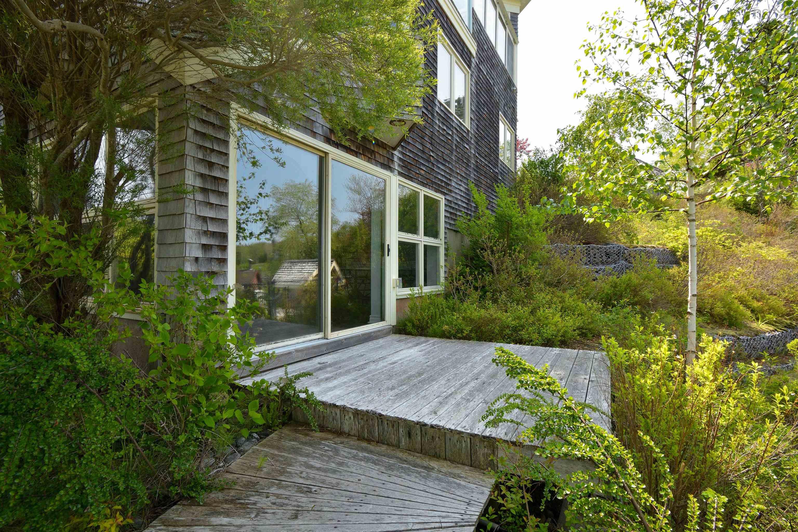 $2,900,000.00: 2641 West Bay Road, Dundee
