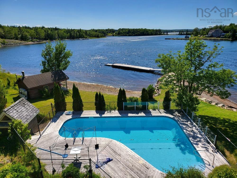 $2,900,000.00: 2641 West Bay Road, Dundee