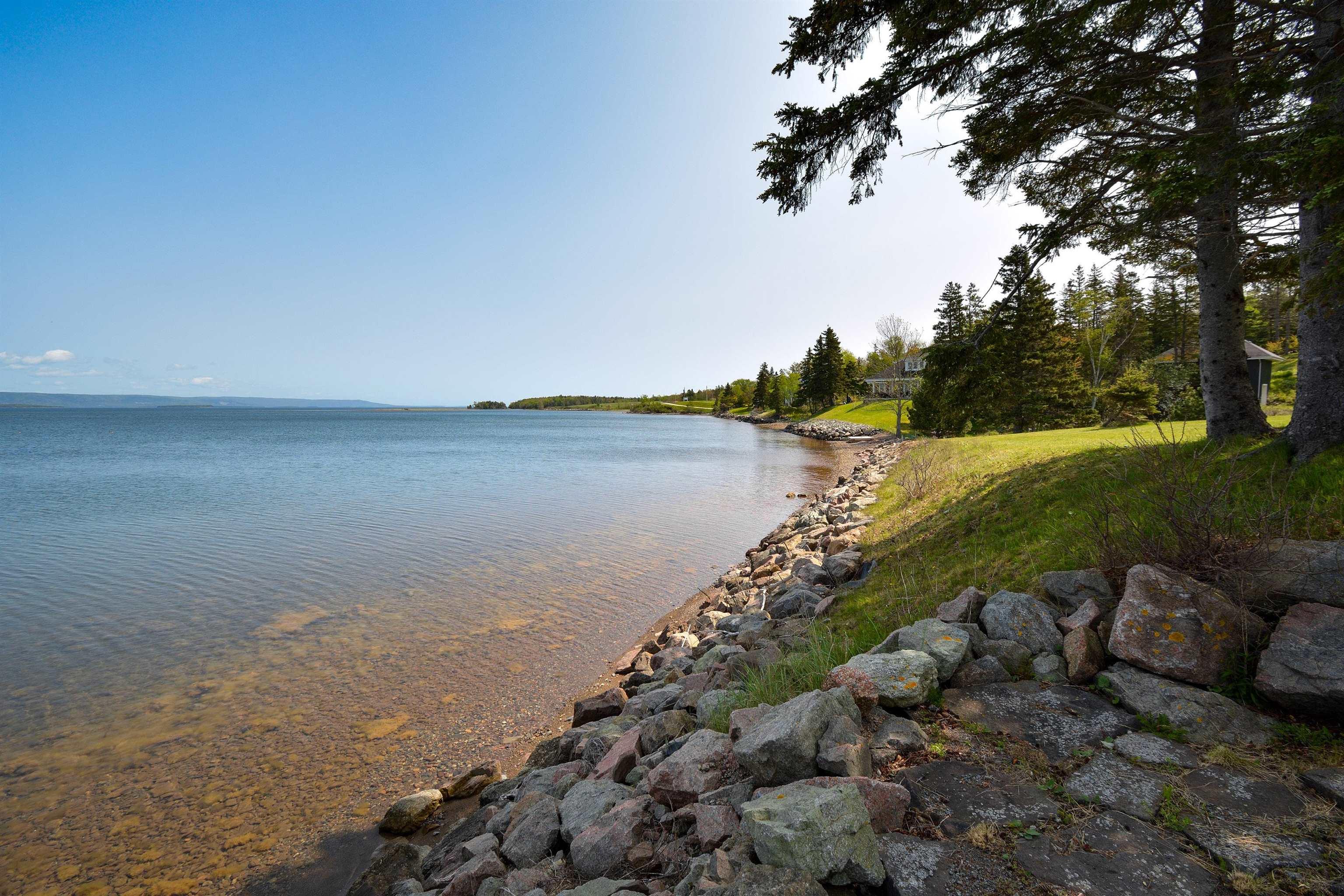 $2,900,000.00: 2641 West Bay Road, Dundee