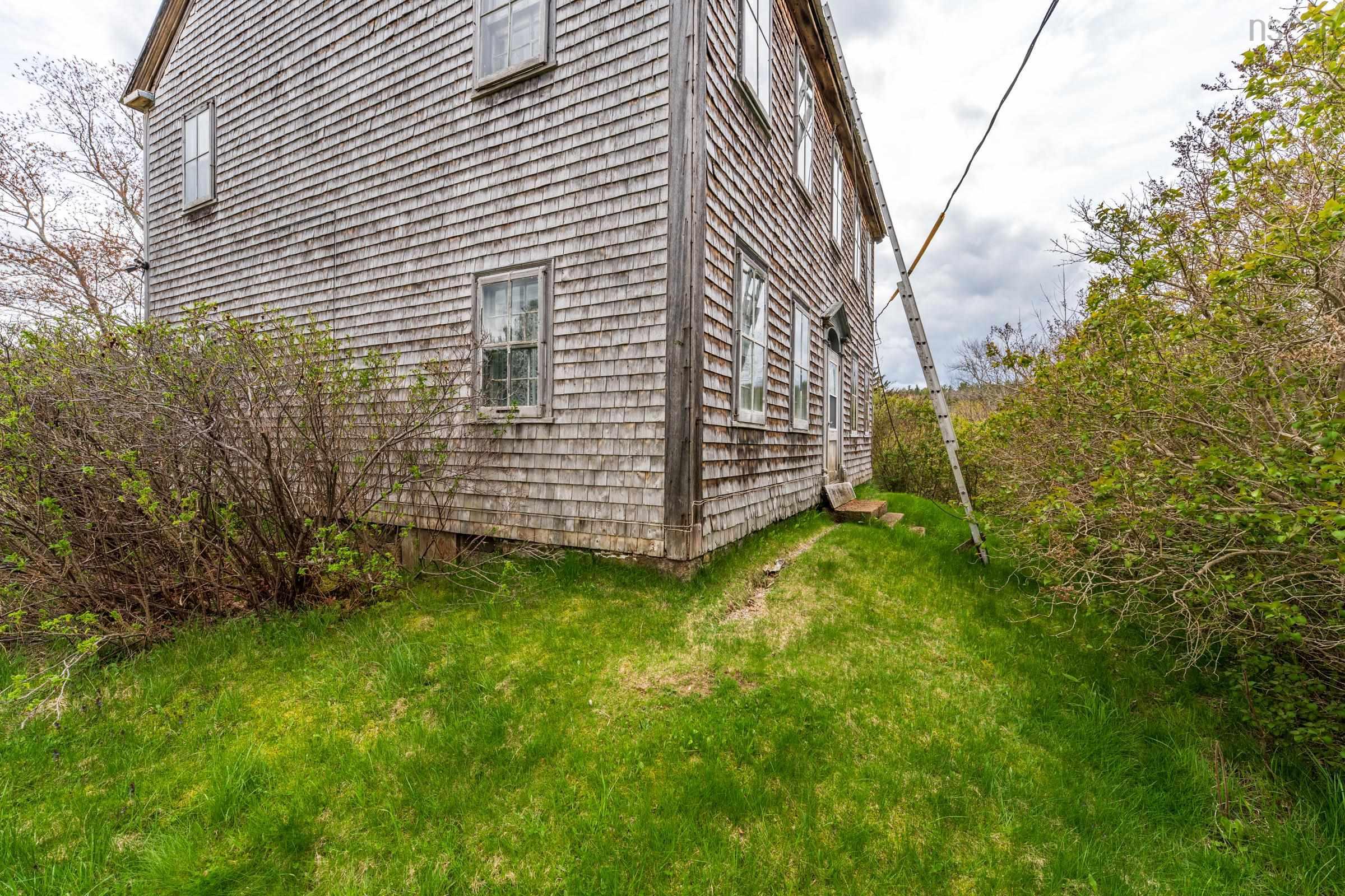 $220,000.00: 9427 Highway 8, Lequille