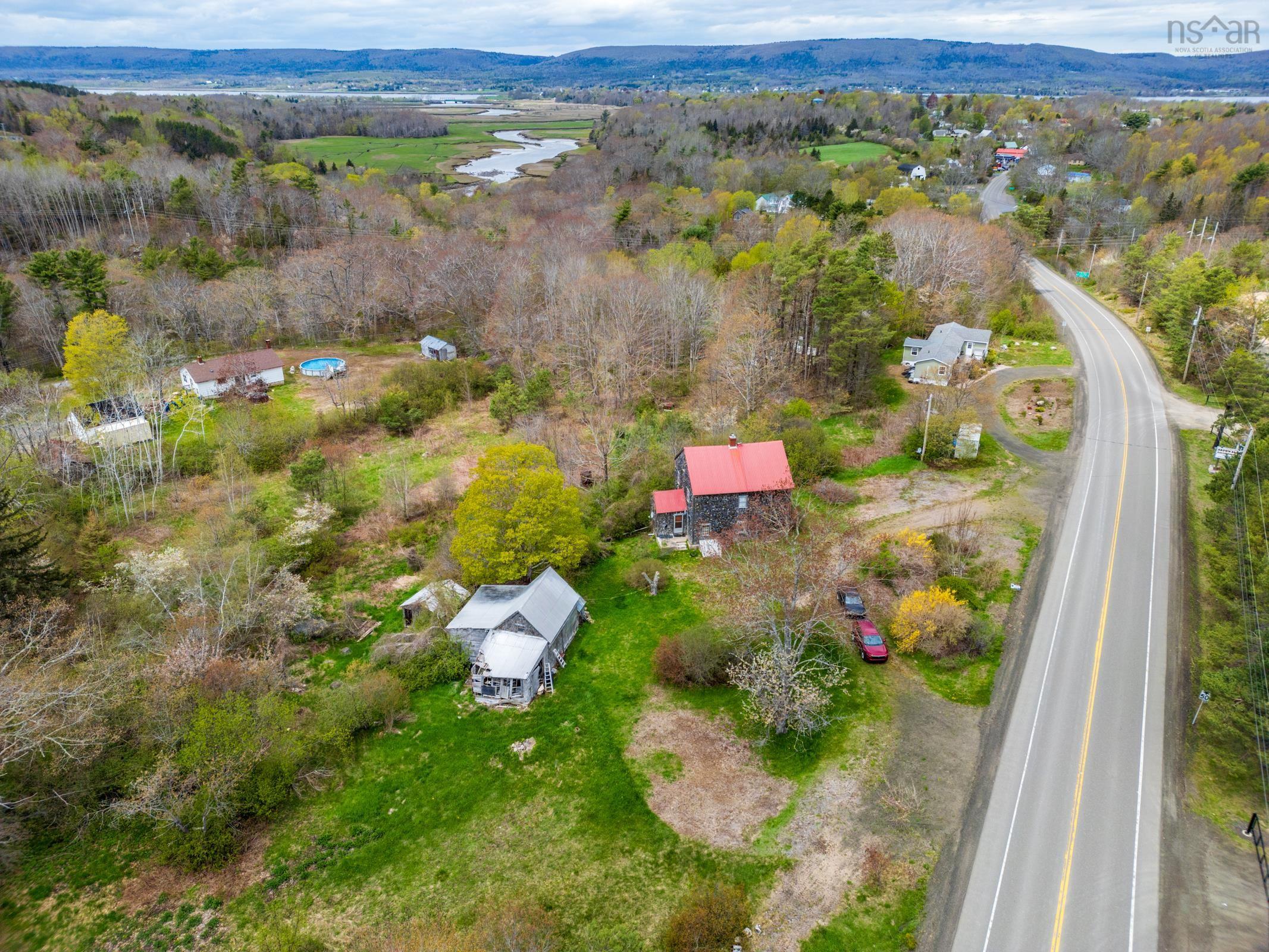 $220,000.00: 9427 Highway 8, Lequille