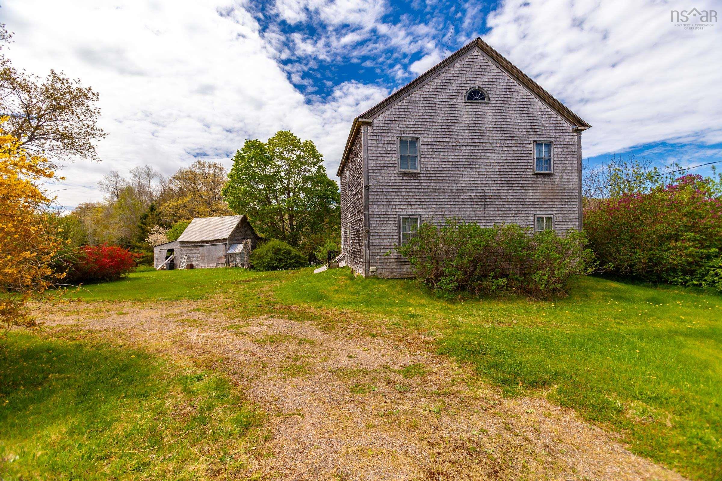 $220,000.00: 9427 Highway 8, Lequille