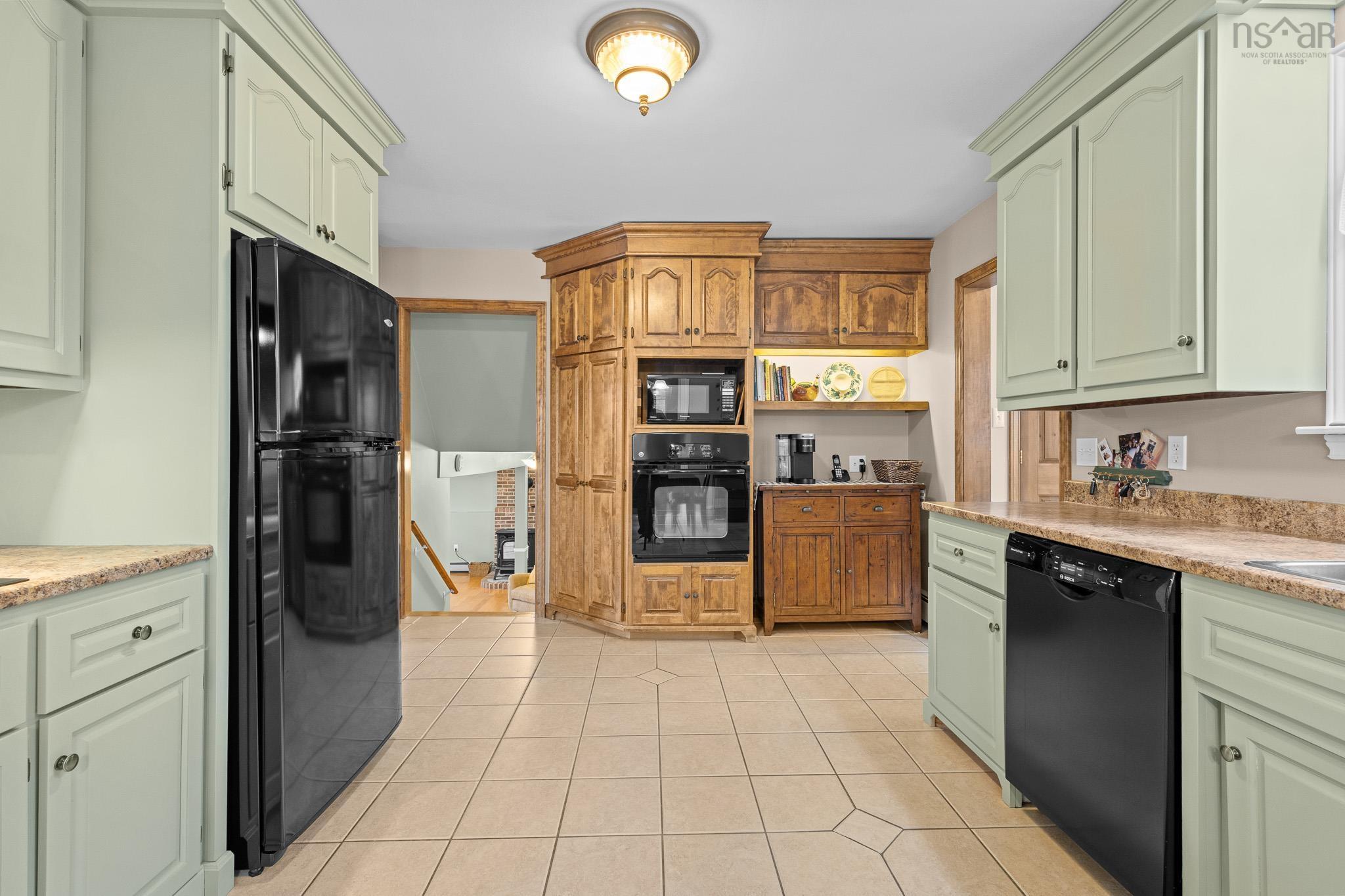 $549,900.00: 6054 Highway 1, Ellershouse