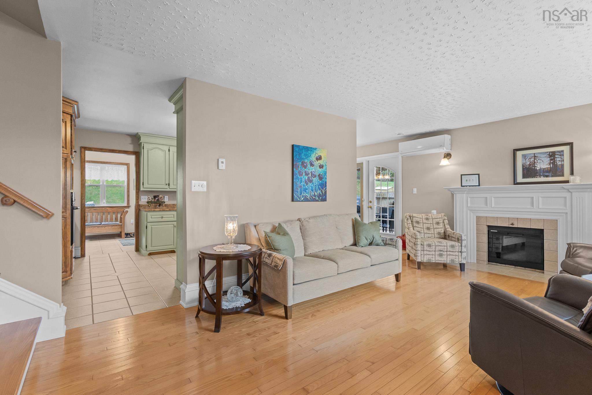 $549,900.00: 6054 Highway 1, Ellershouse