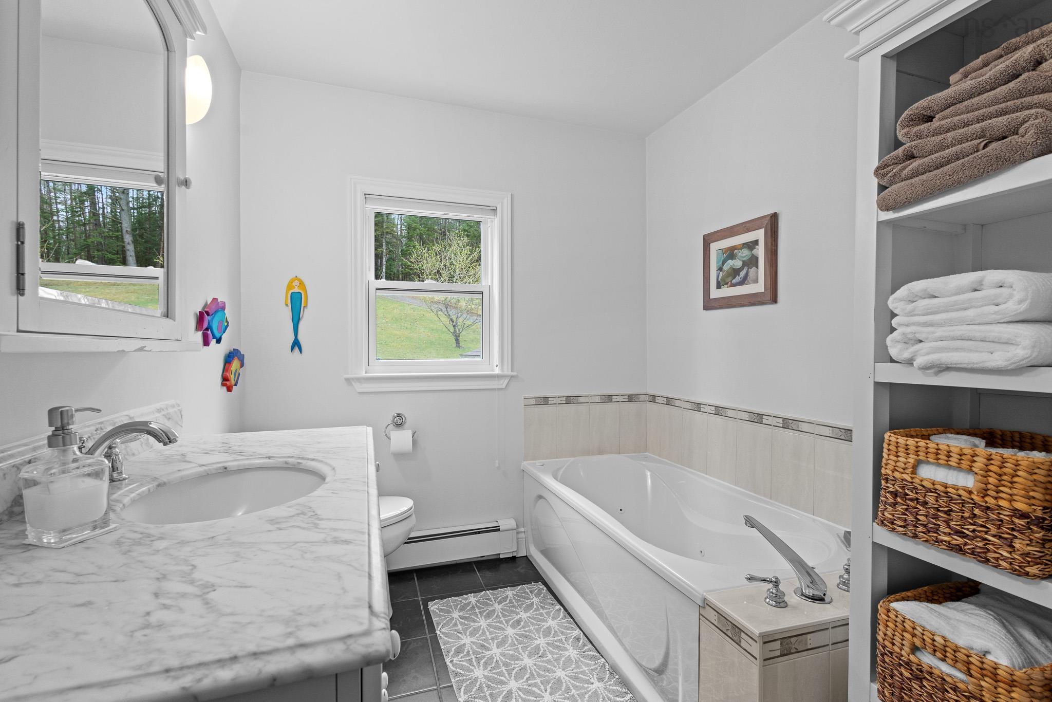 $549,900.00: 6054 Highway 1, Ellershouse