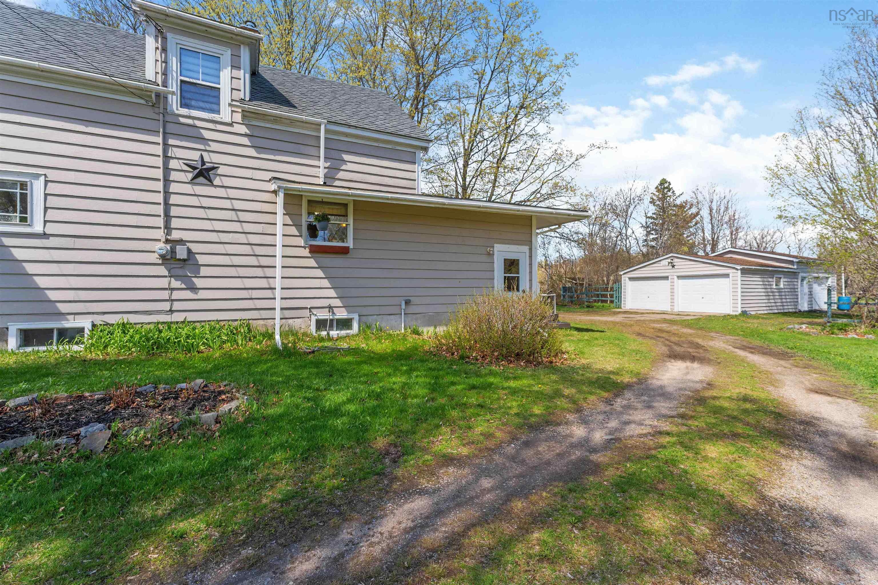 $324,900.00: 14305 Highway 1, Wilmot