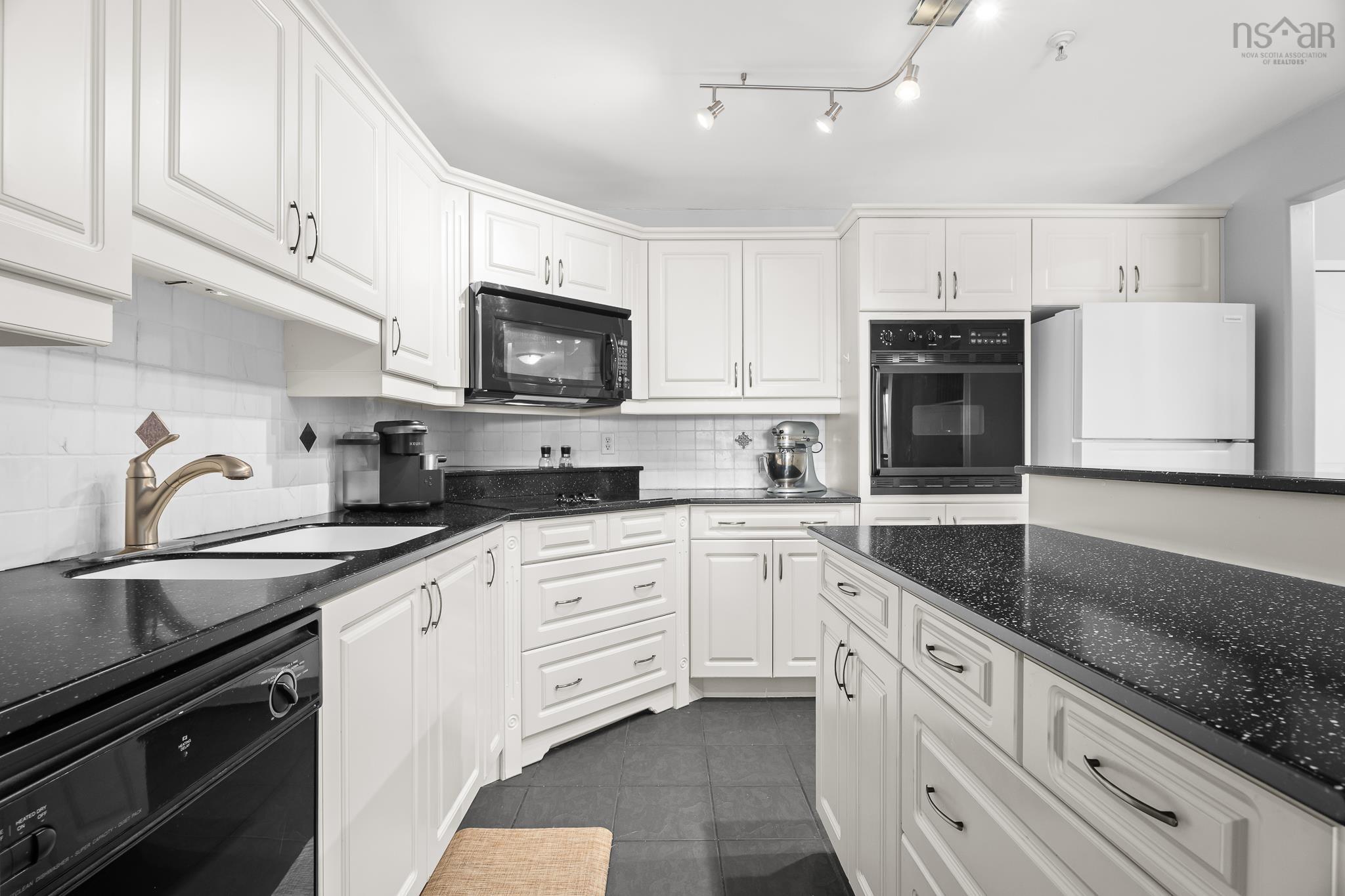 407 2 Lake Drive, Bedford, NS (MLS 202610553)