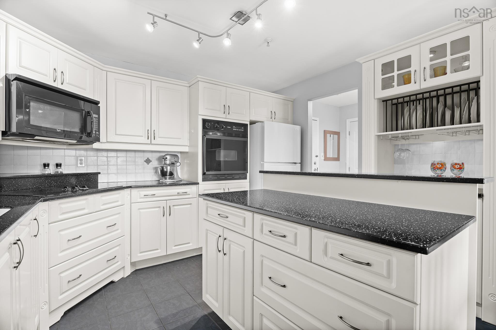 407 2 Lake Drive, Bedford, NS (MLS 202610553)