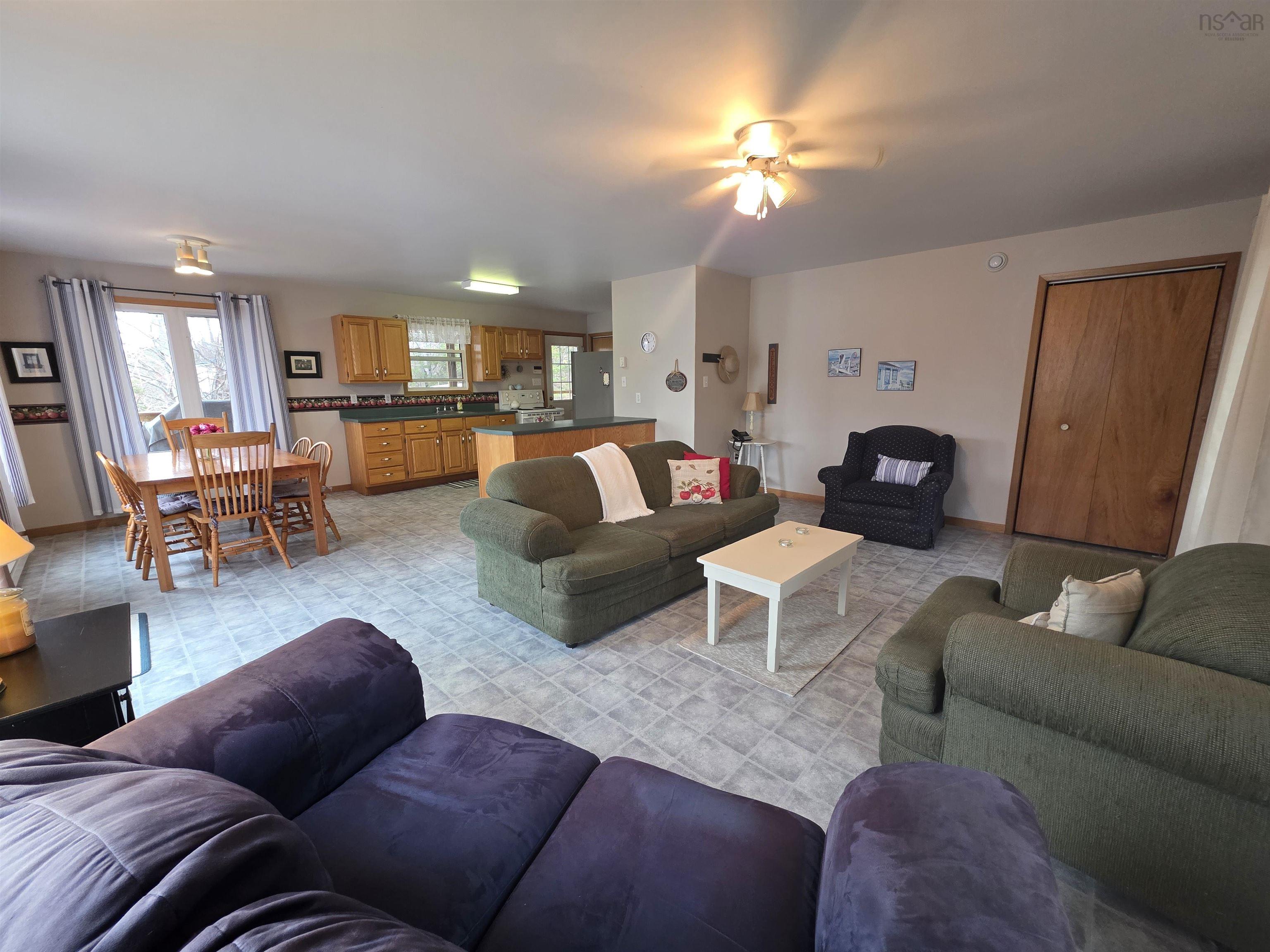 $399,900.00: 45 Shady Lane, Big Bras D