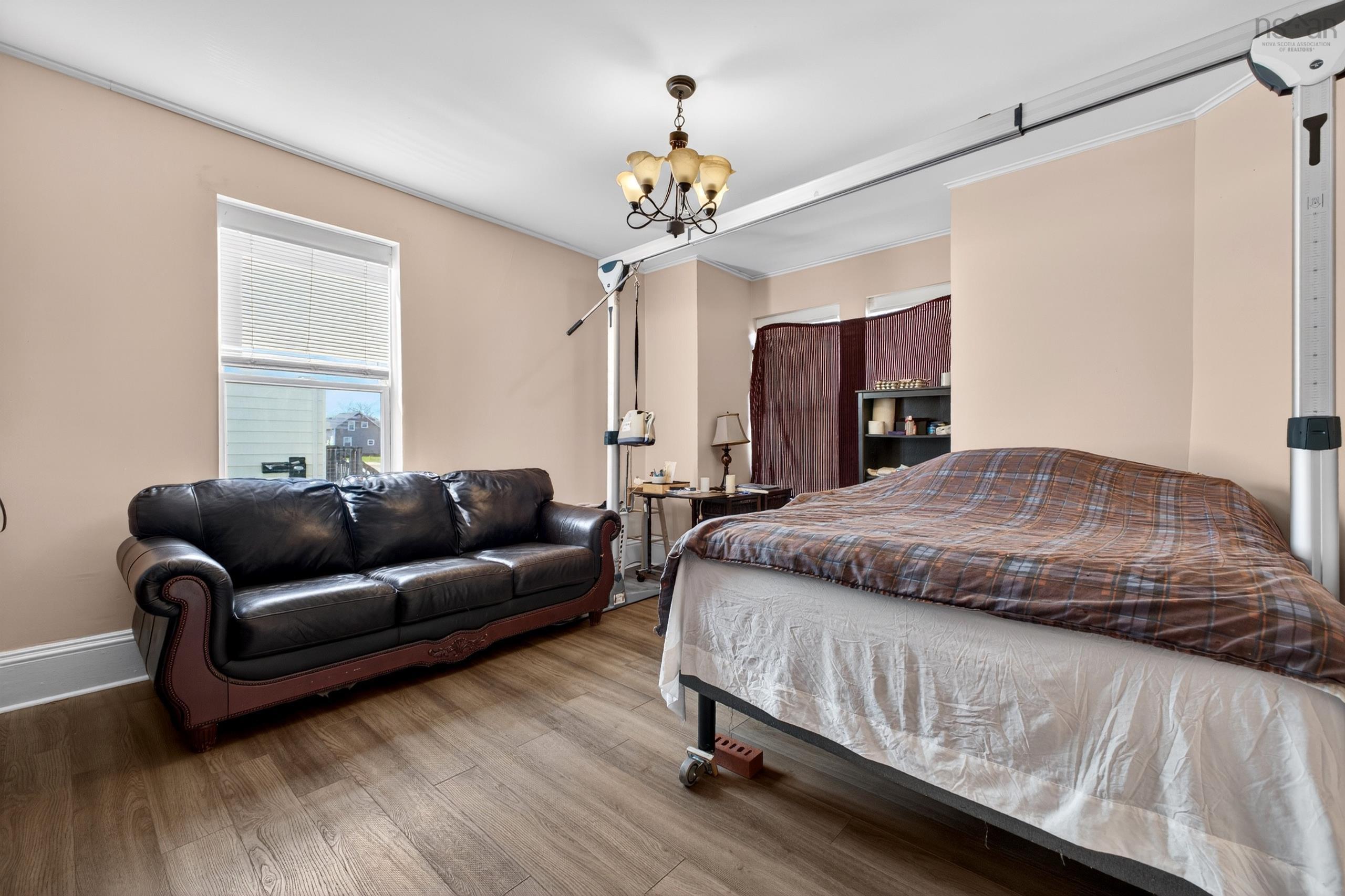 $424,900.00: 294 QUEEN Street, Truro