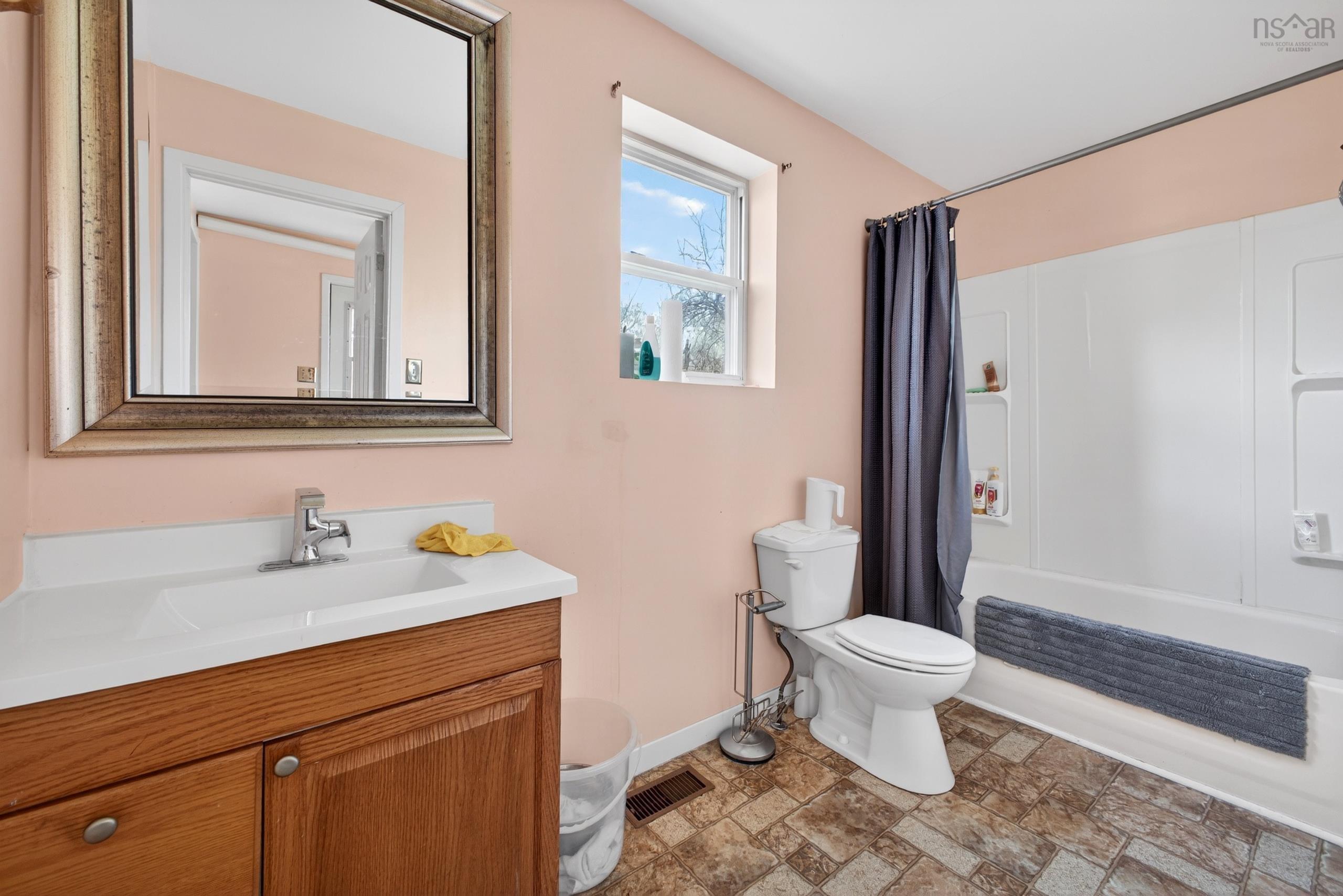 $424,900.00: 294 QUEEN Street, Truro