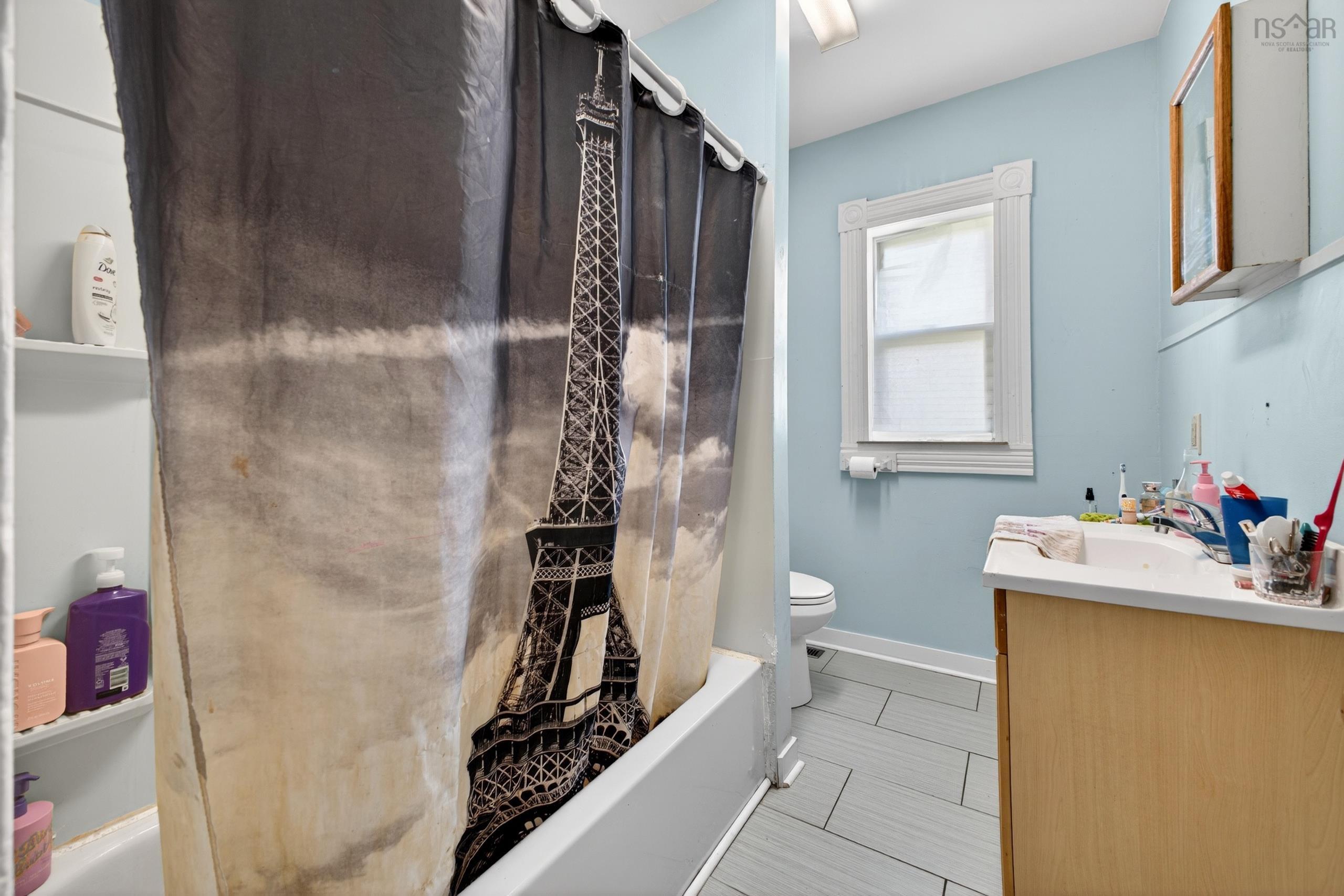 $424,900.00: 294 QUEEN Street, Truro
