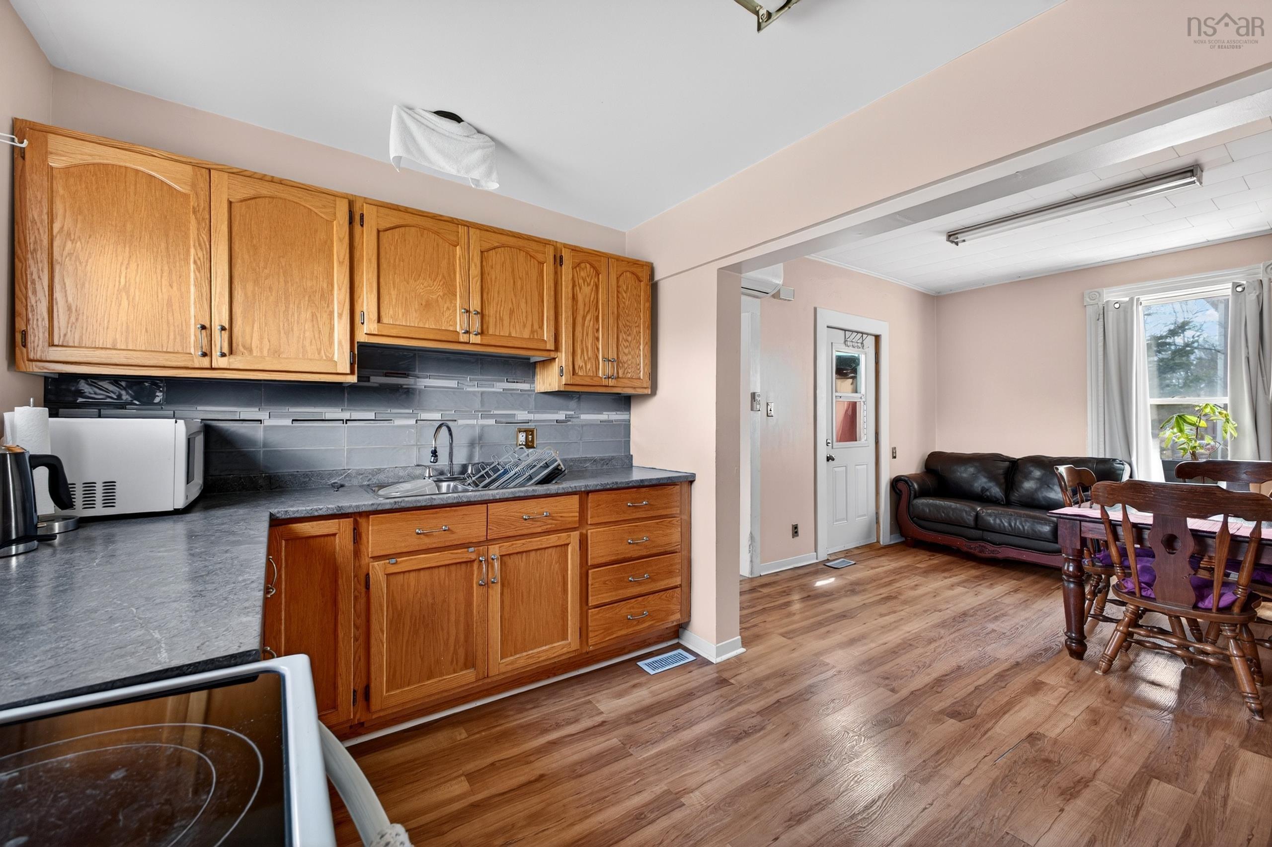 $424,900.00: 294 QUEEN Street, Truro
