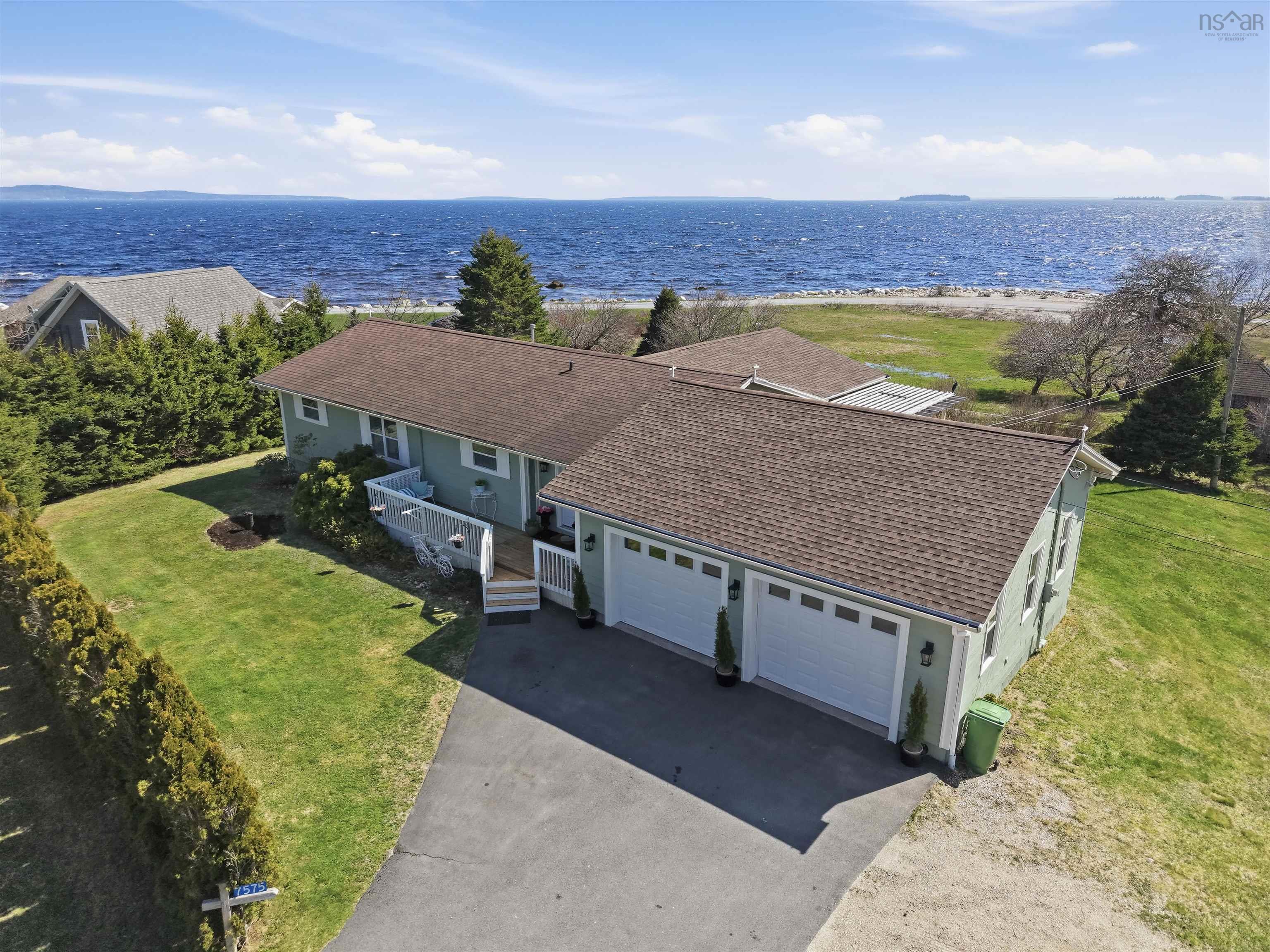 $709,900.00: 7575 Highway 329, East River Point