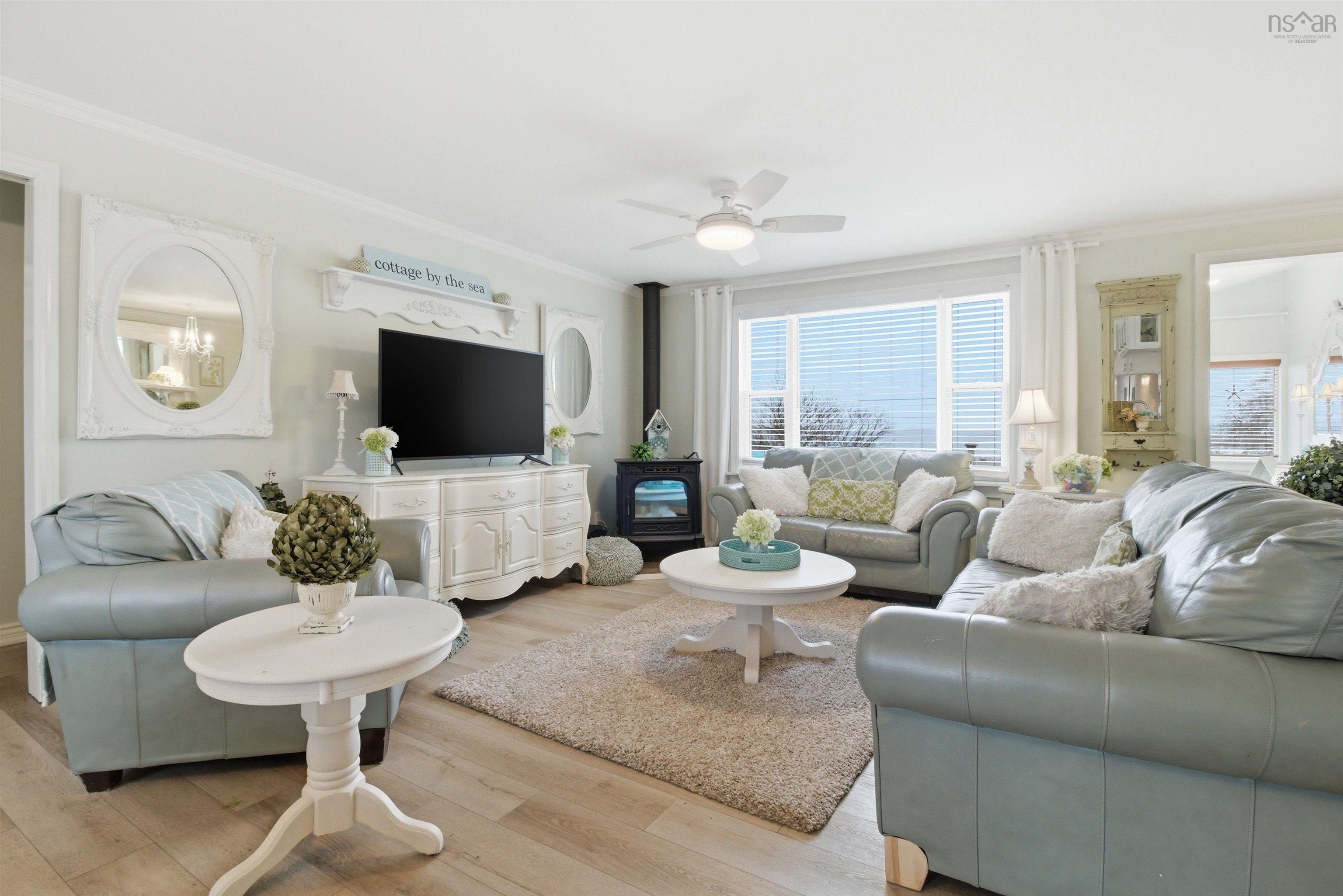 $709,900.00: 7575 Highway 329, East River Point