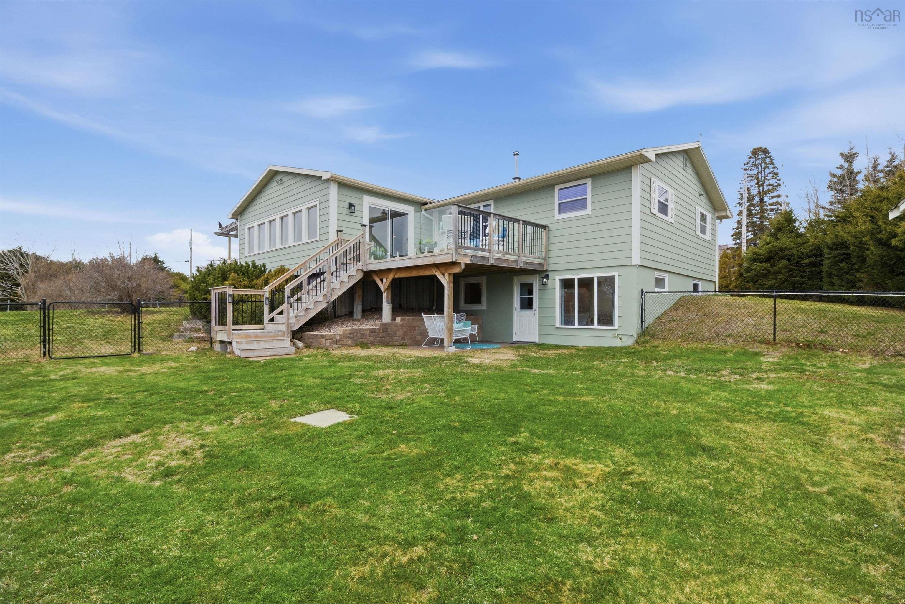 $709,900.00: 7575 Highway 329, East River Point