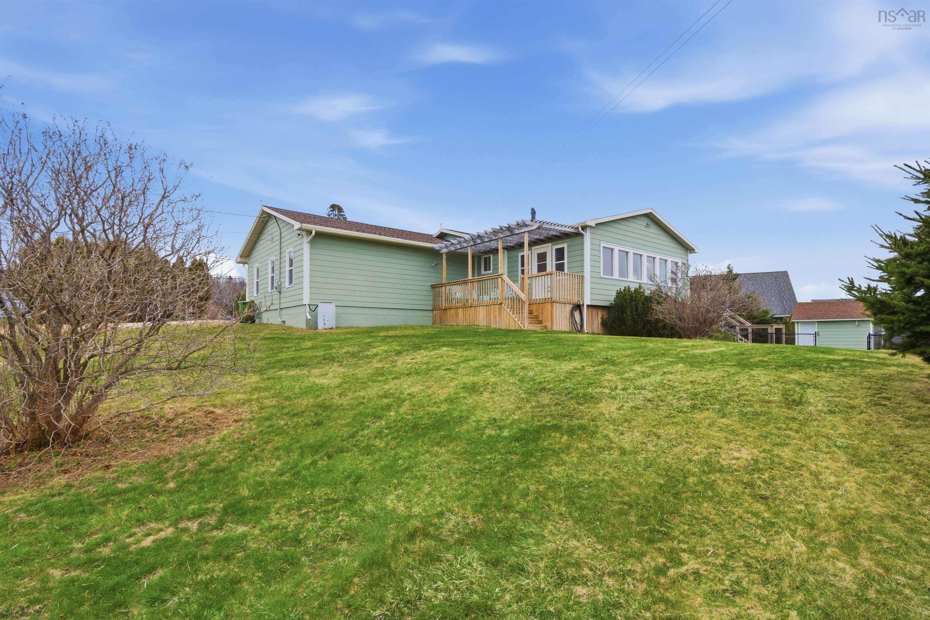 $709,900.00: 7575 Highway 329, East River Point