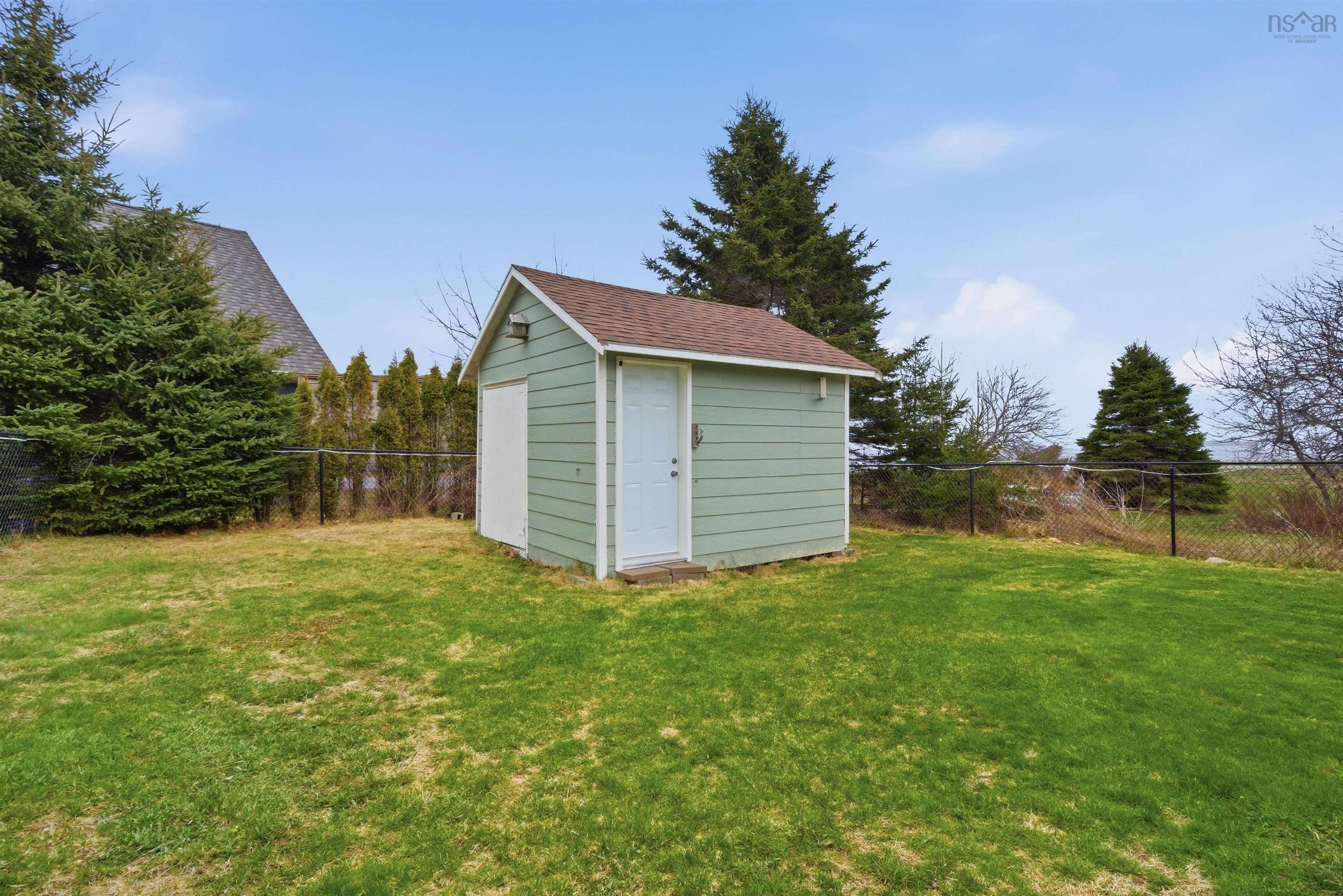 $709,900.00: 7575 Highway 329, East River Point