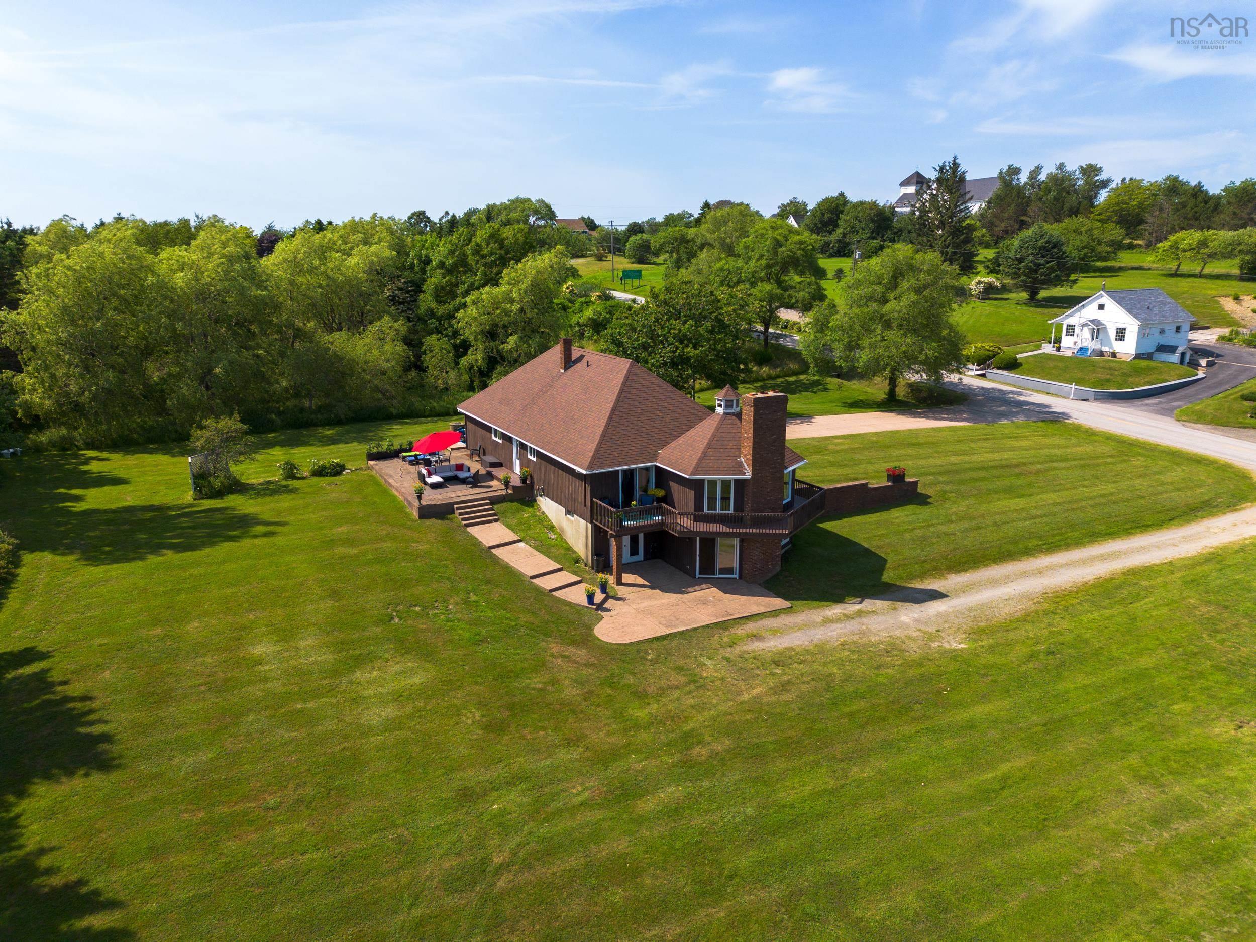 $698,000.00: 1518 Patrice Road, Concession