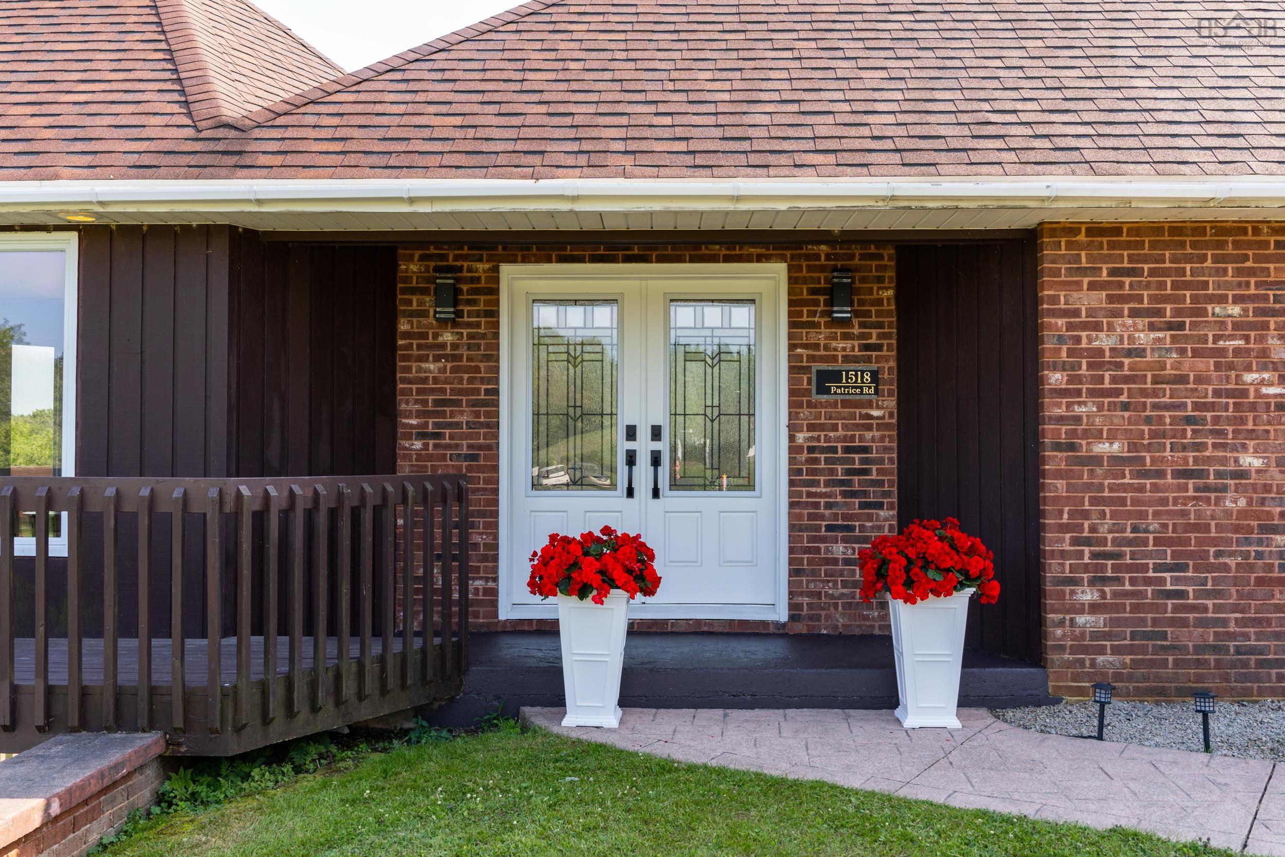 $698,000.00: 1518 Patrice Road, Concession