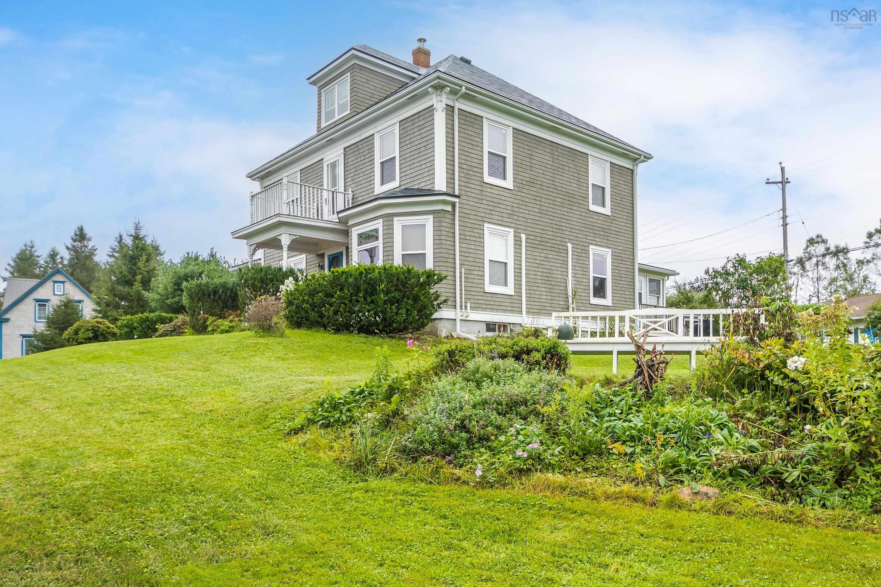 $569,900.00: 1640 Highway 332, First South
