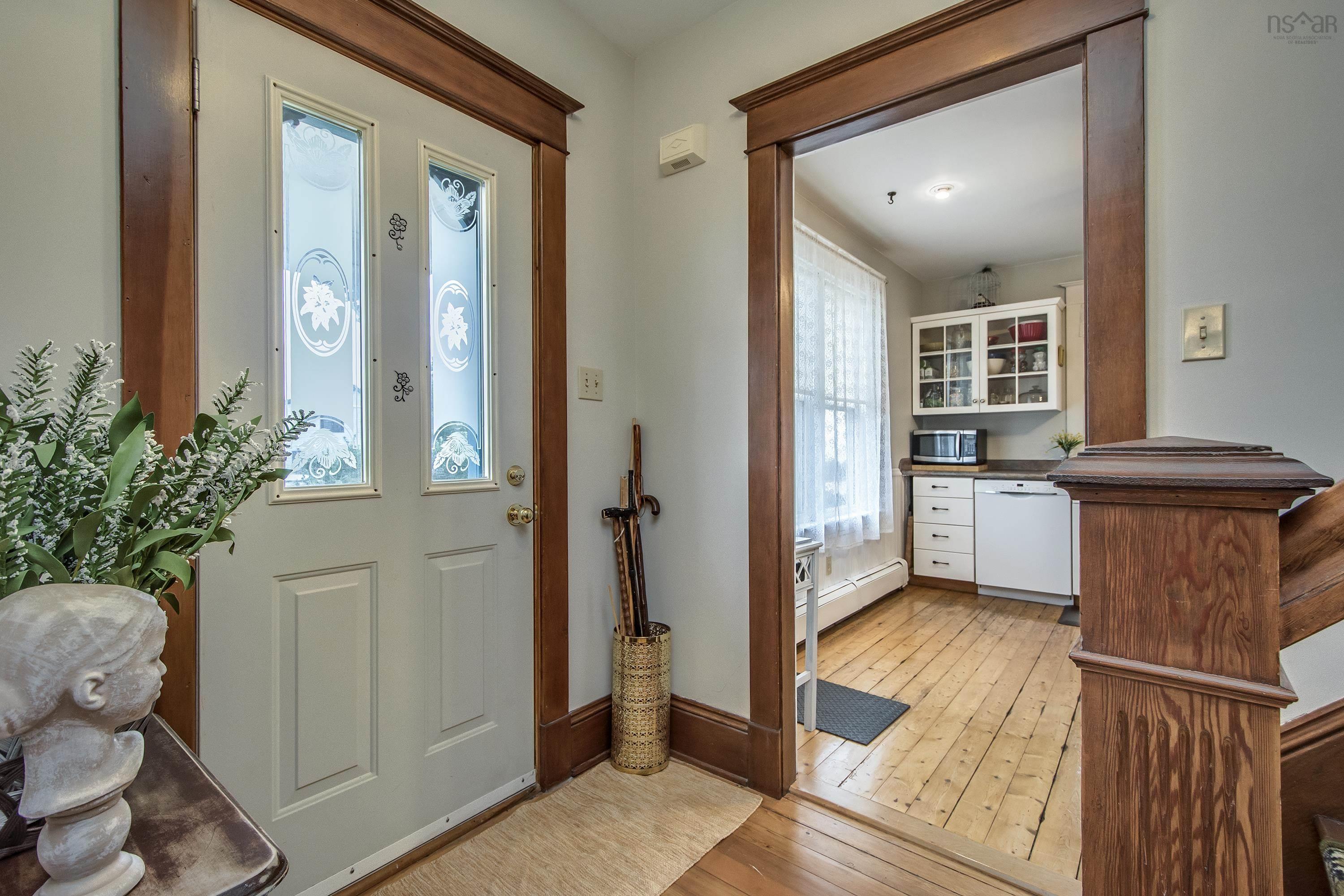 $569,900.00: 1640 Highway 332, First South