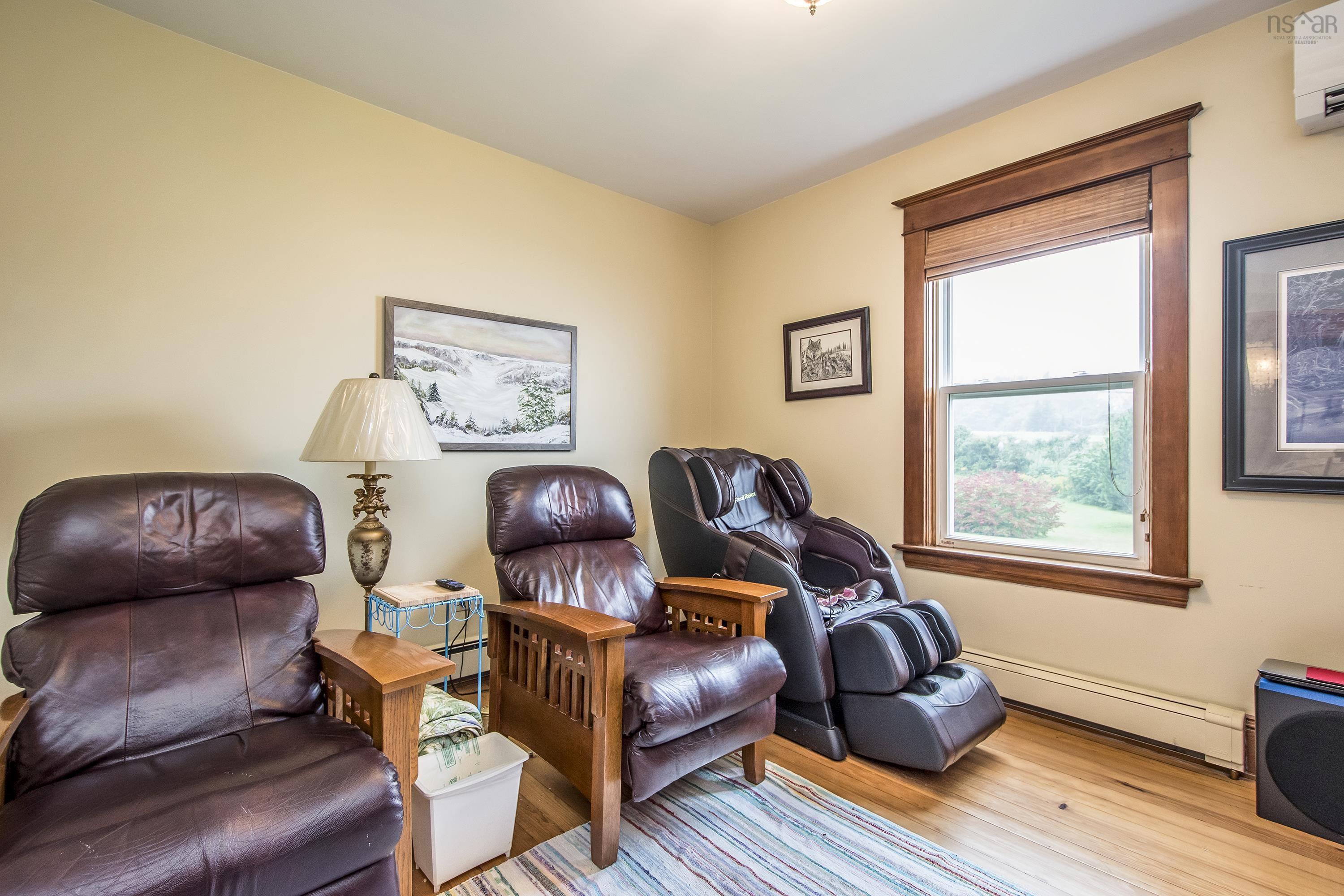 $569,900.00: 1640 Highway 332, First South