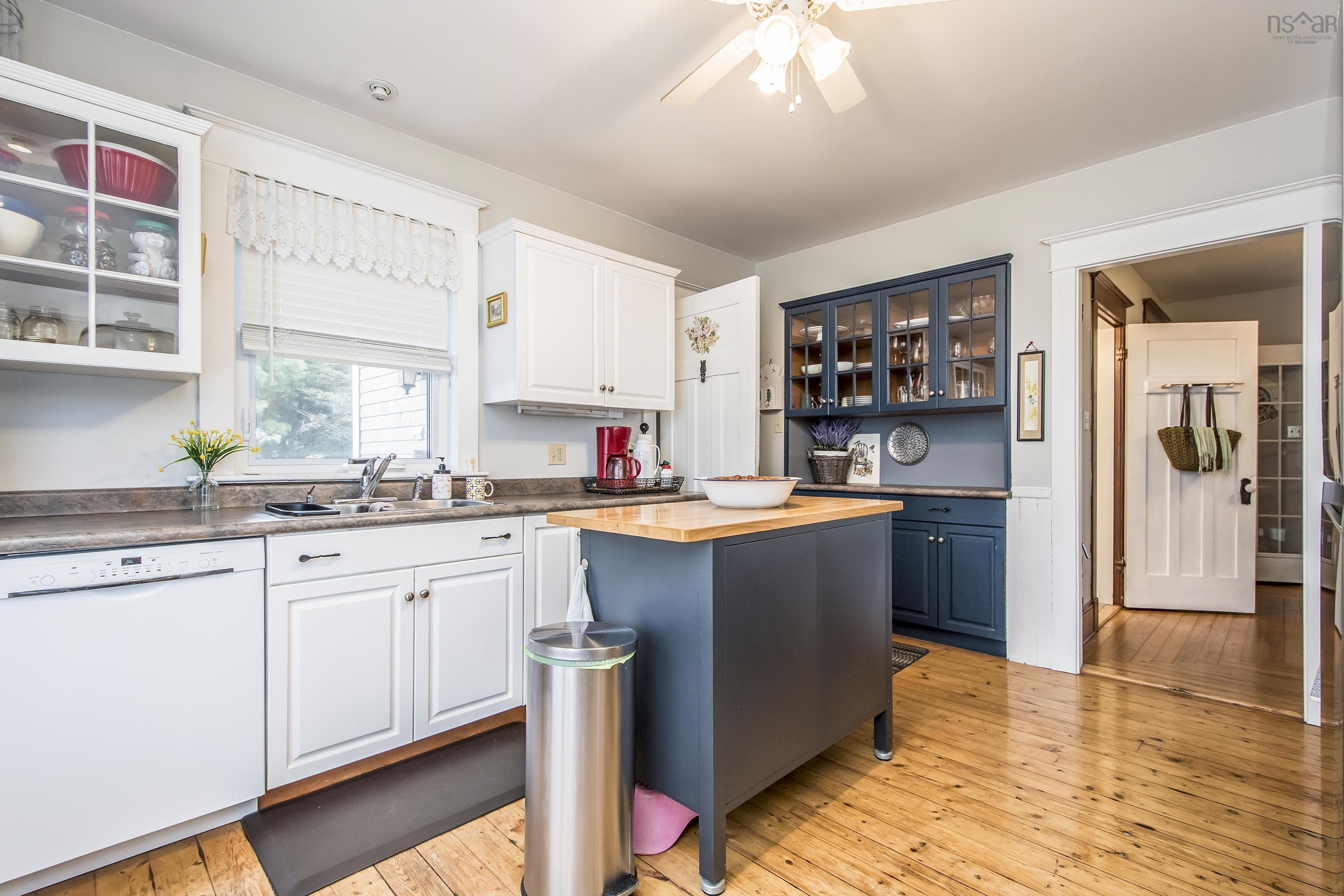 $569,900.00: 1640 Highway 332, First South