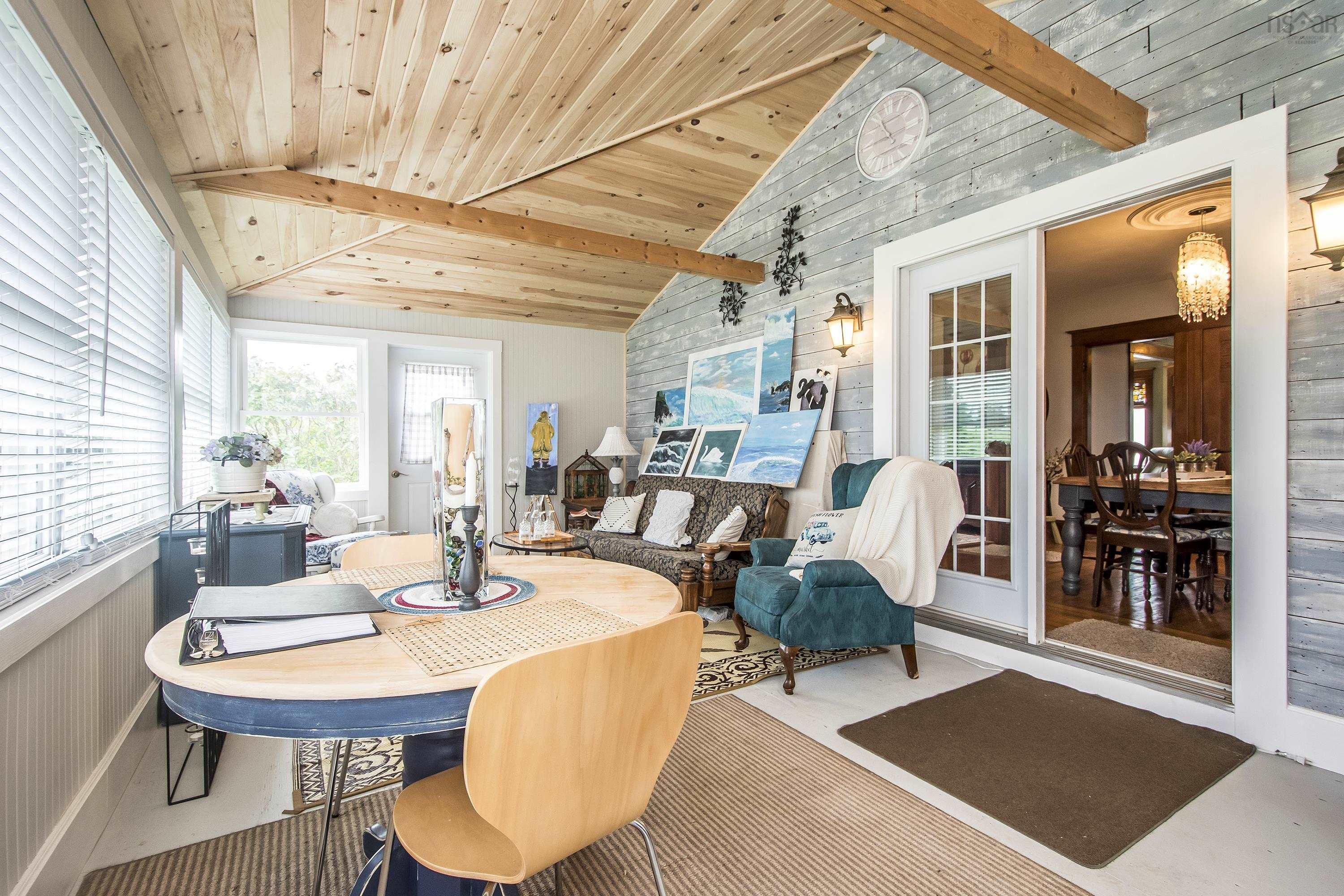 $569,900.00: 1640 Highway 332, First South