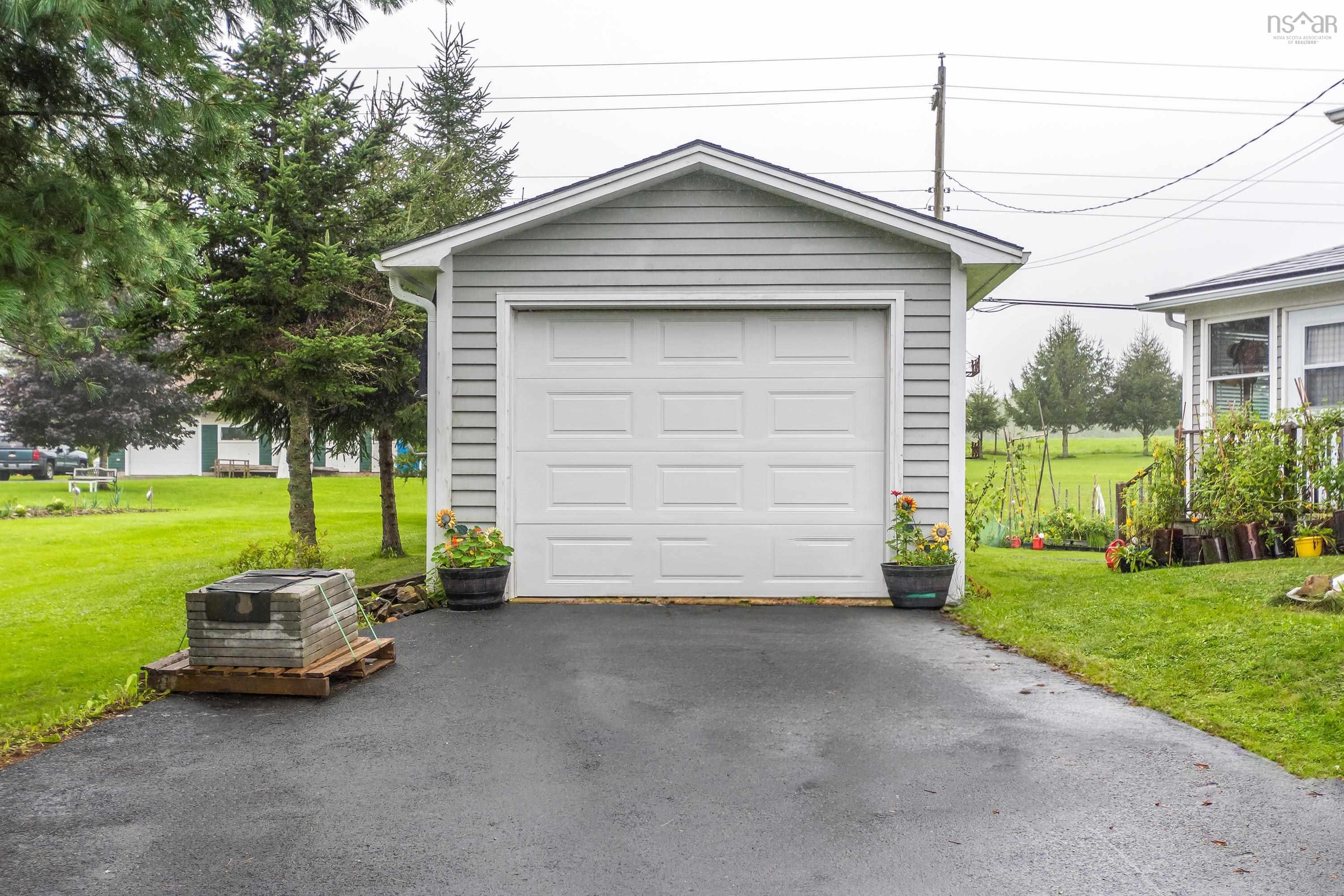 $569,900.00: 1640 Highway 332, First South