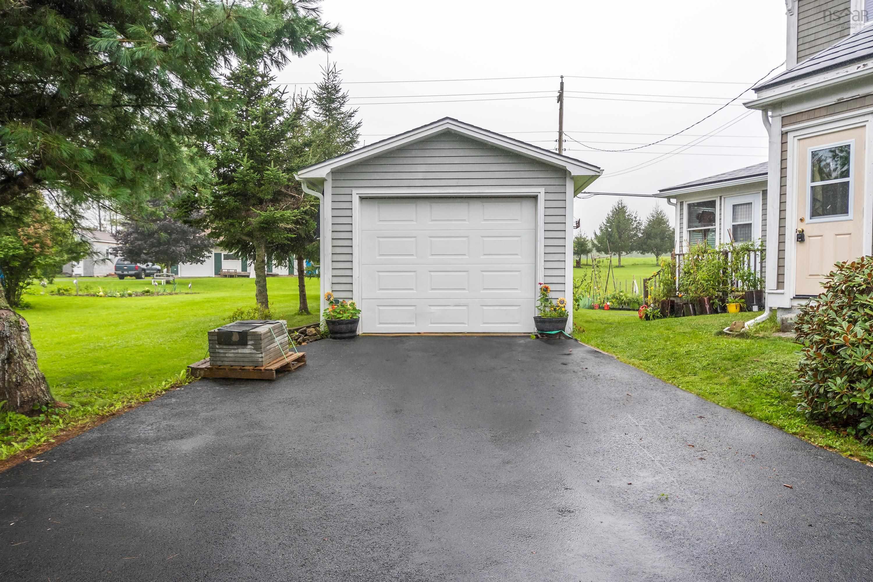 $569,900.00: 1640 Highway 332, First South