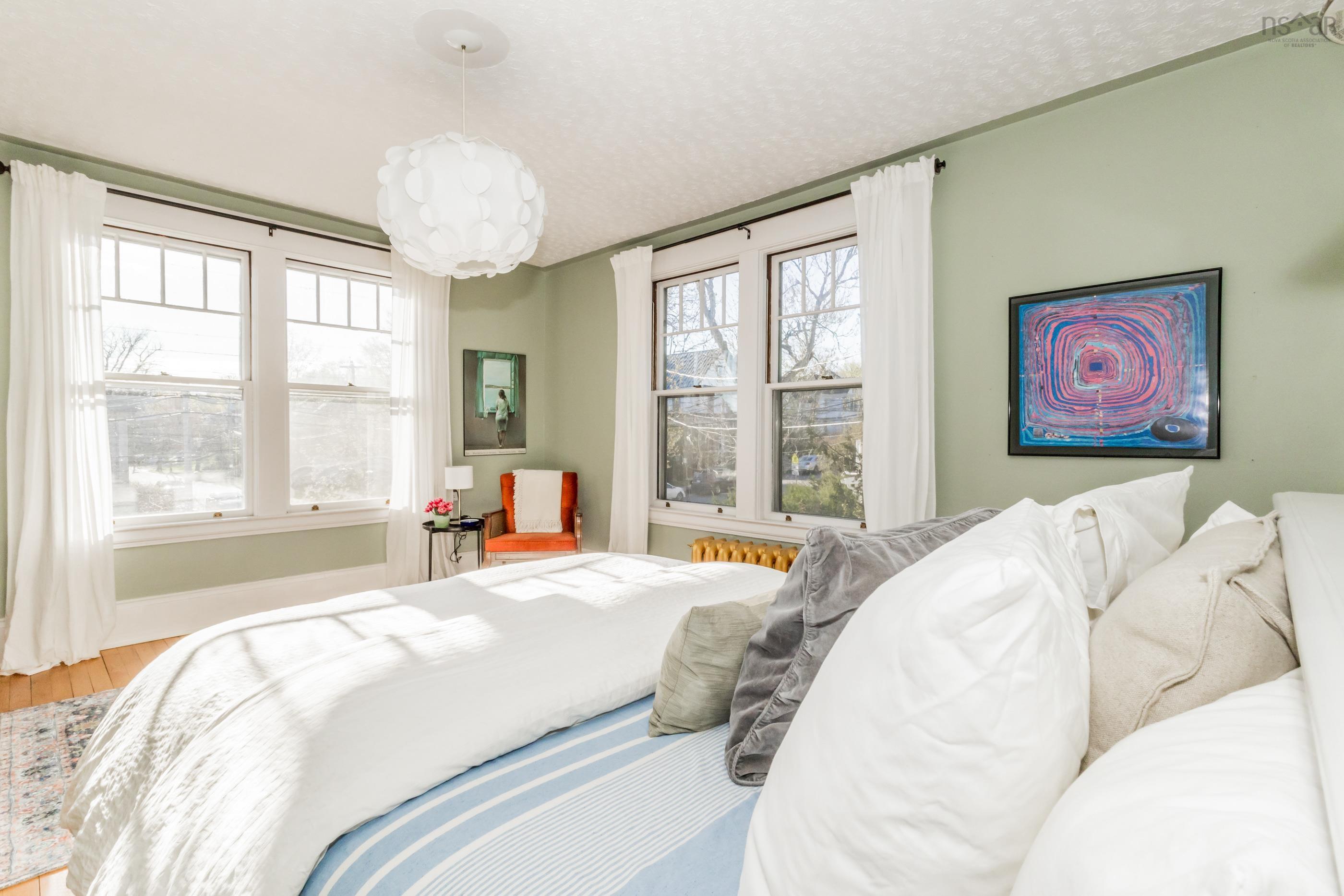 $1,085,000.00: 12 Linden Avenue, Wolfville