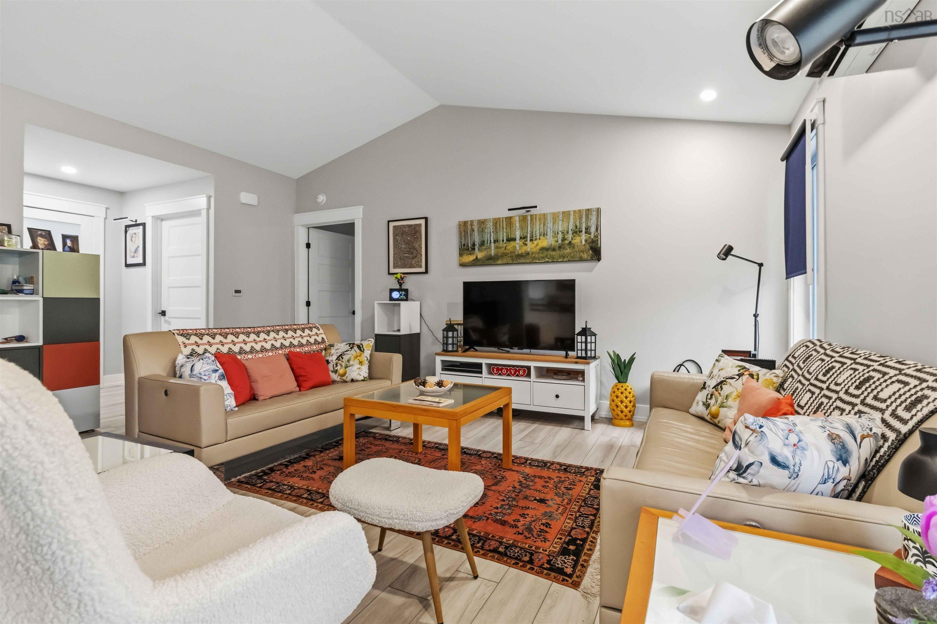 $579,900.00: 71 Acorn Drive, Bridgewater