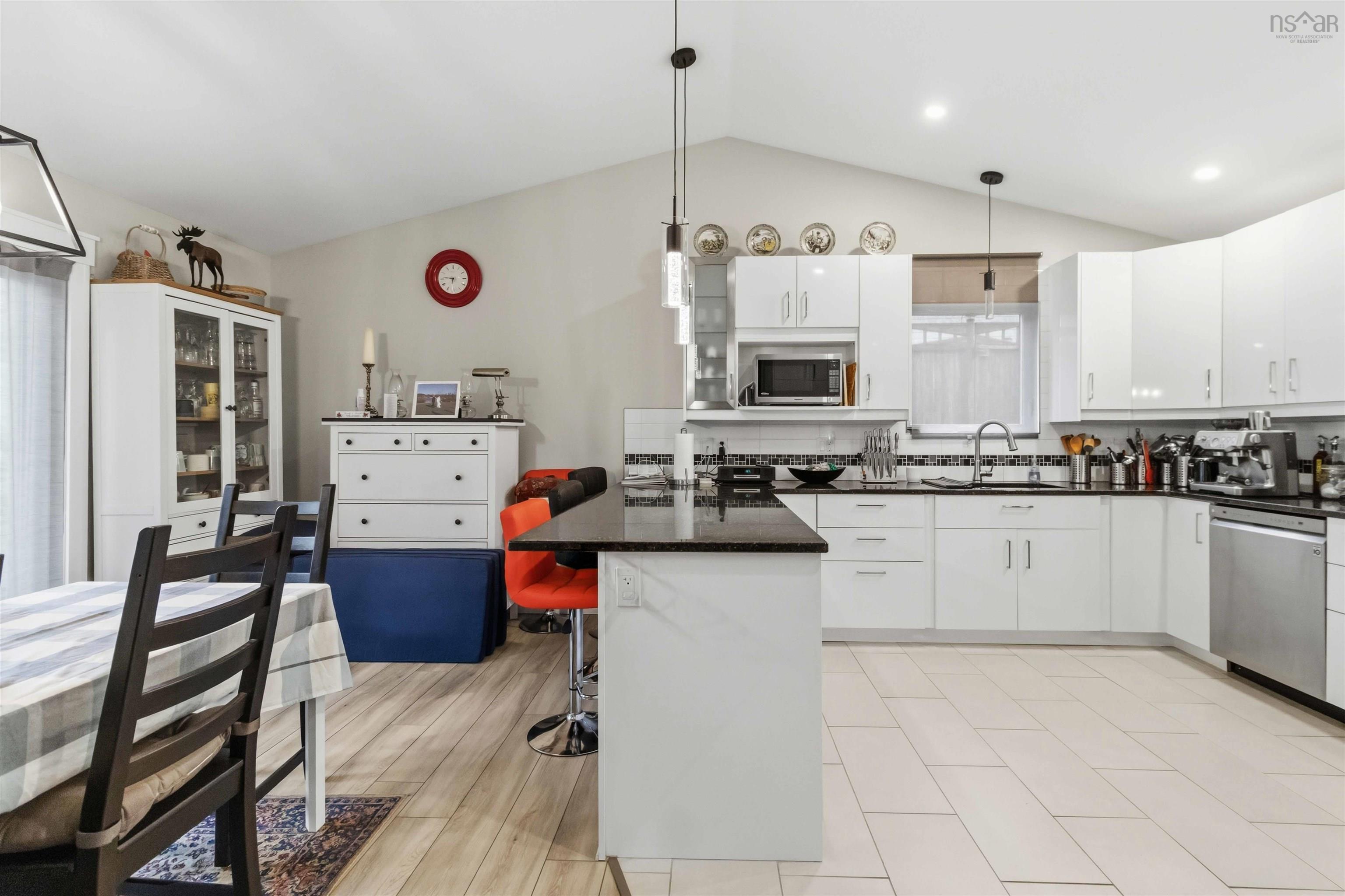 $579,900.00: 71 Acorn Drive, Bridgewater