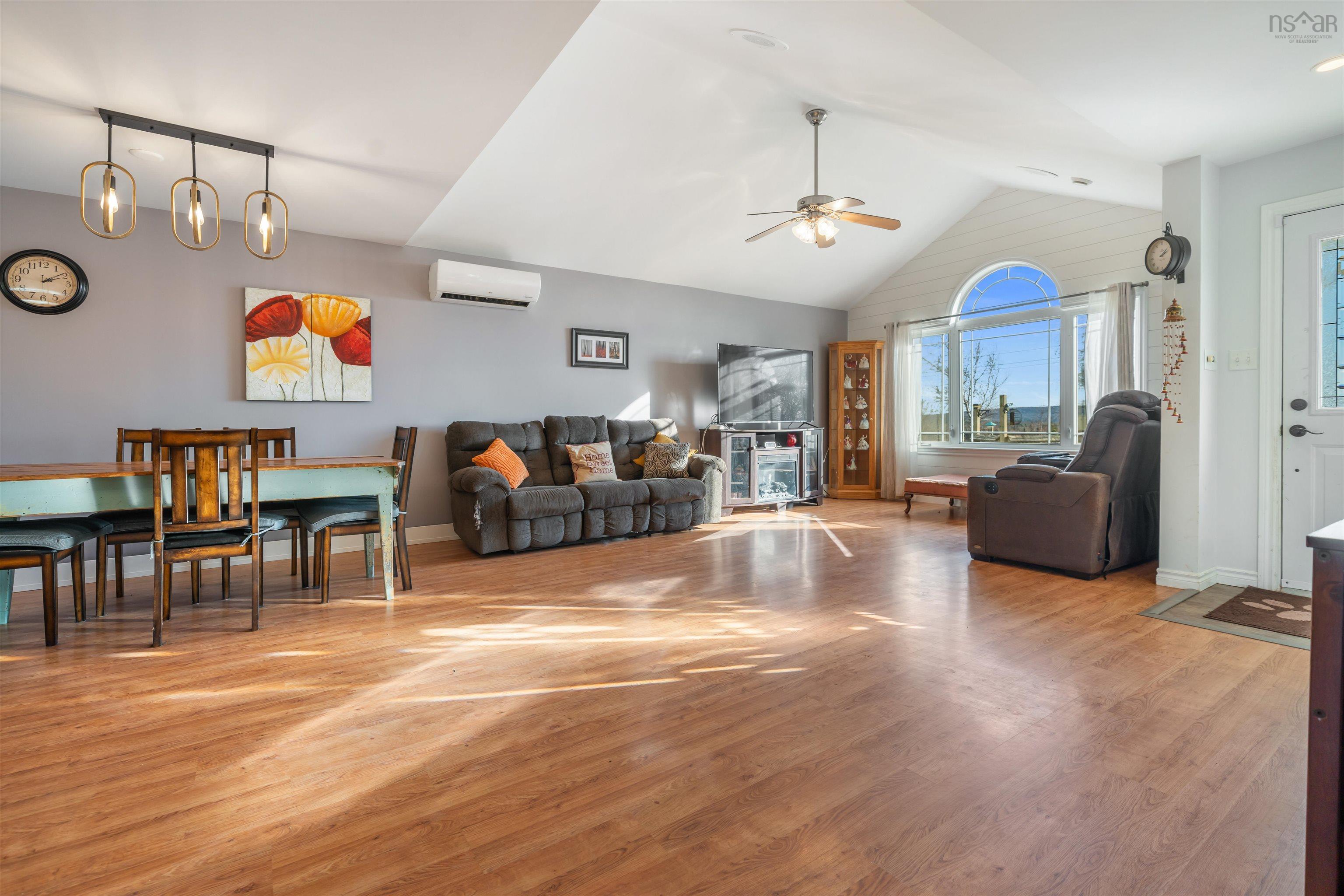 $749,900.00: 935 BROOKSIDE Road, Upper Brookside