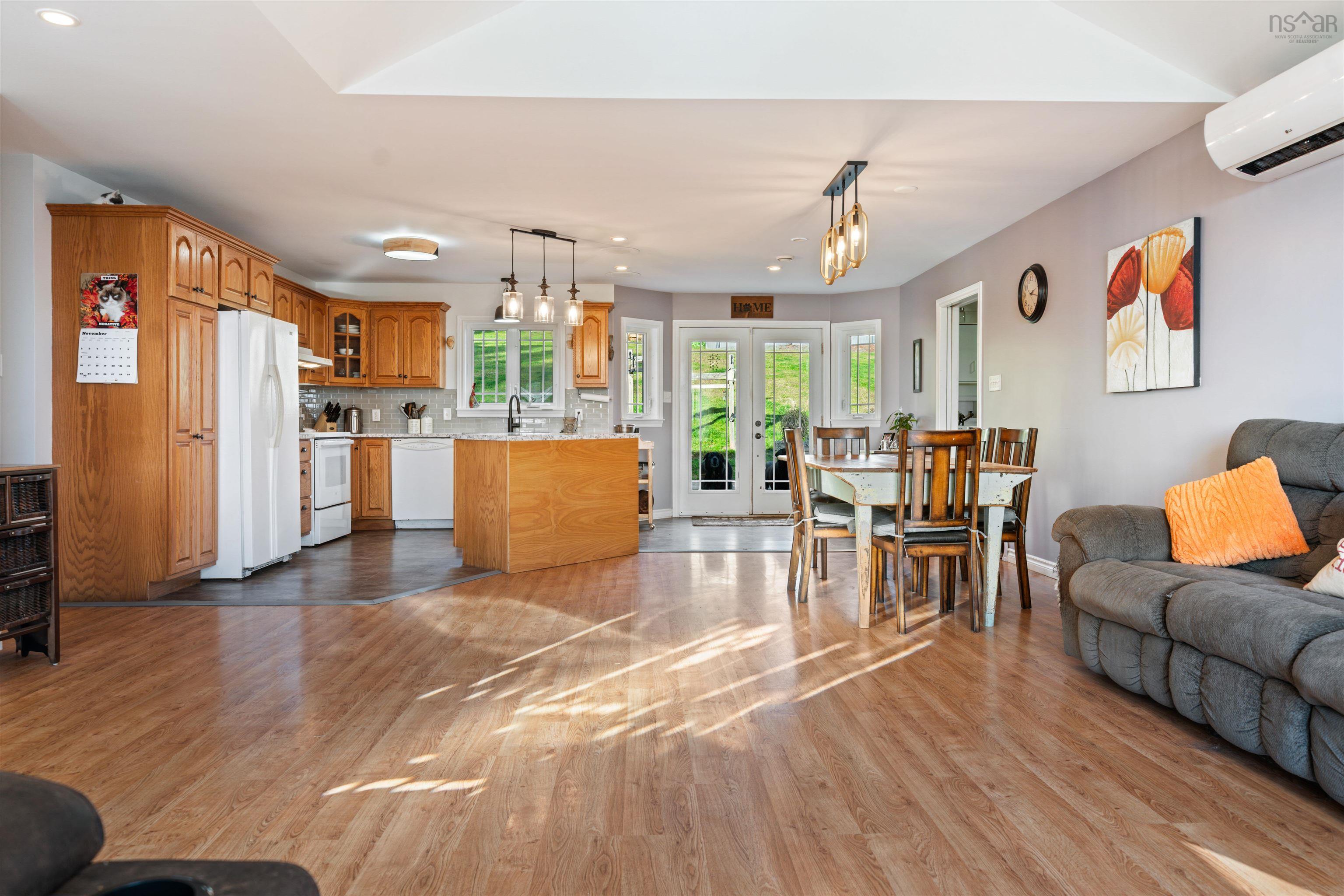 $749,900.00: 935 BROOKSIDE Road, Upper Brookside