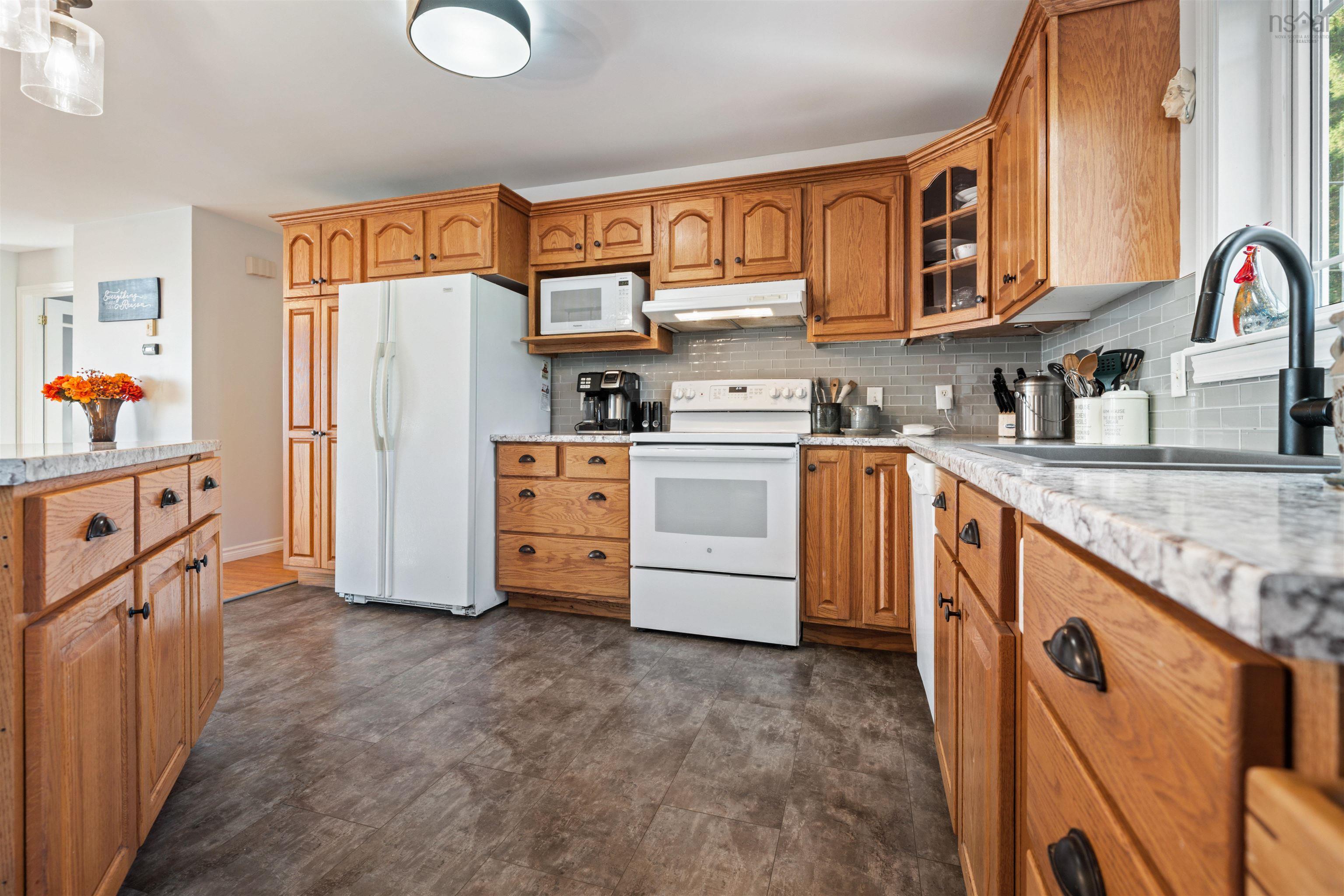 $749,900.00: 935 BROOKSIDE Road, Upper Brookside