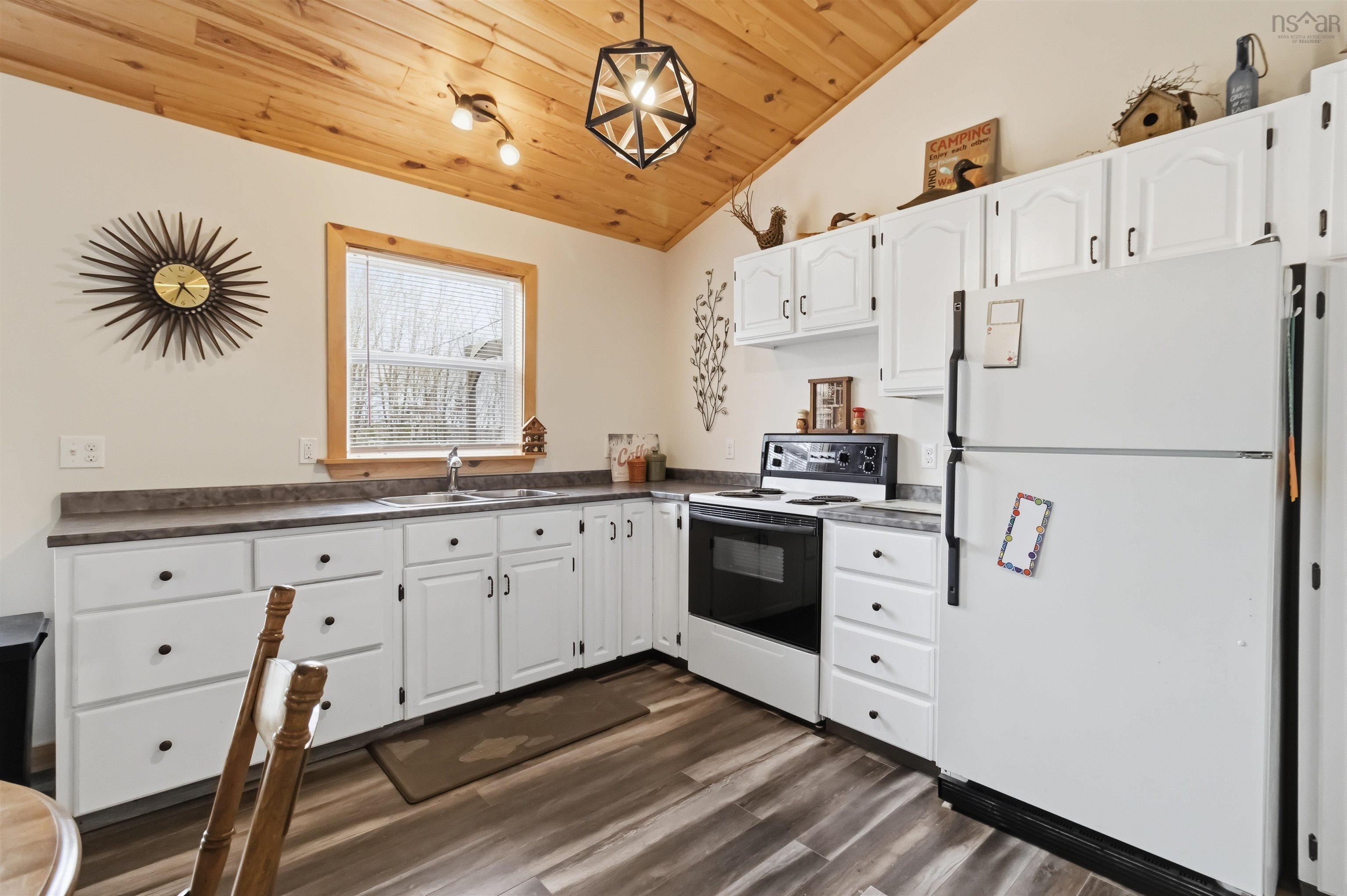 $299,900.00: 630 Elmwood Extension, Barss Corner