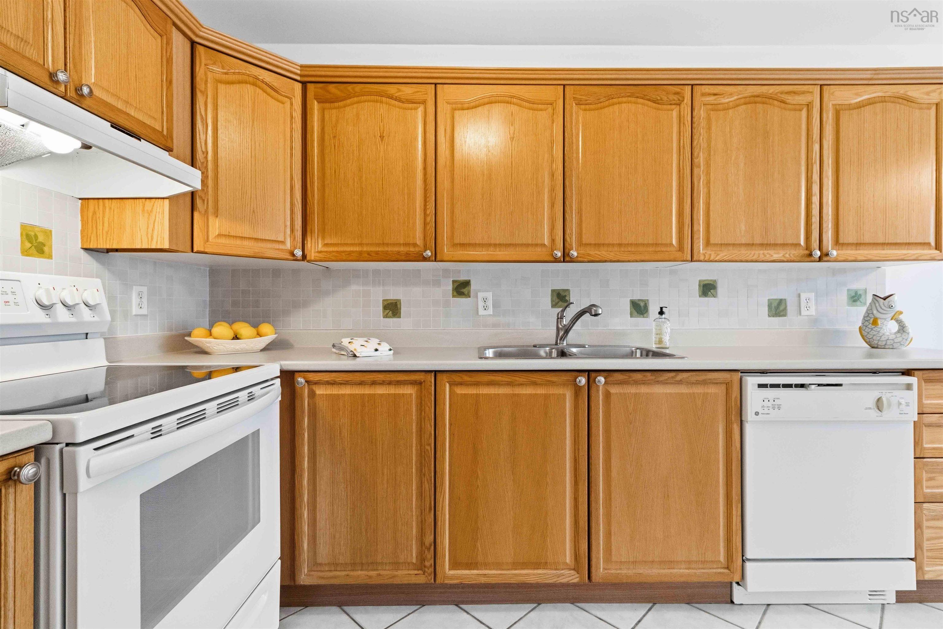 $468,500.00: 10 36 Fauxburg Road, Mahone Bay