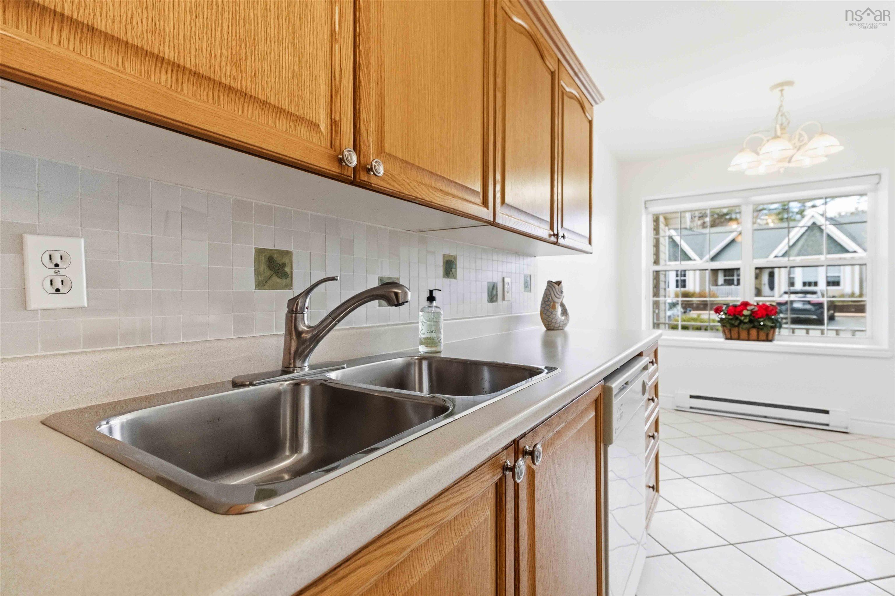 $468,500.00: 10 36 Fauxburg Road, Mahone Bay