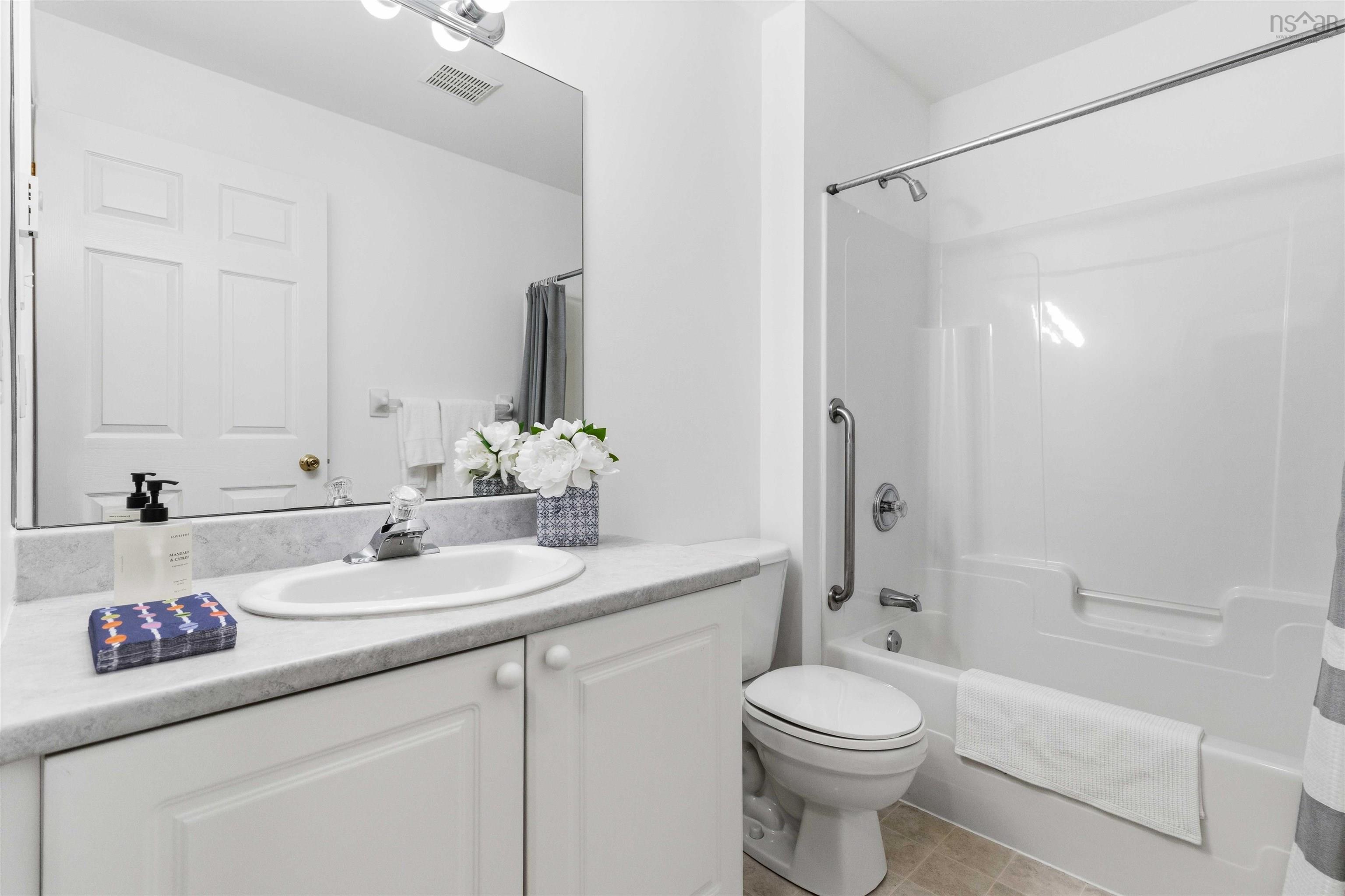 $468,500.00: 10 36 Fauxburg Road, Mahone Bay