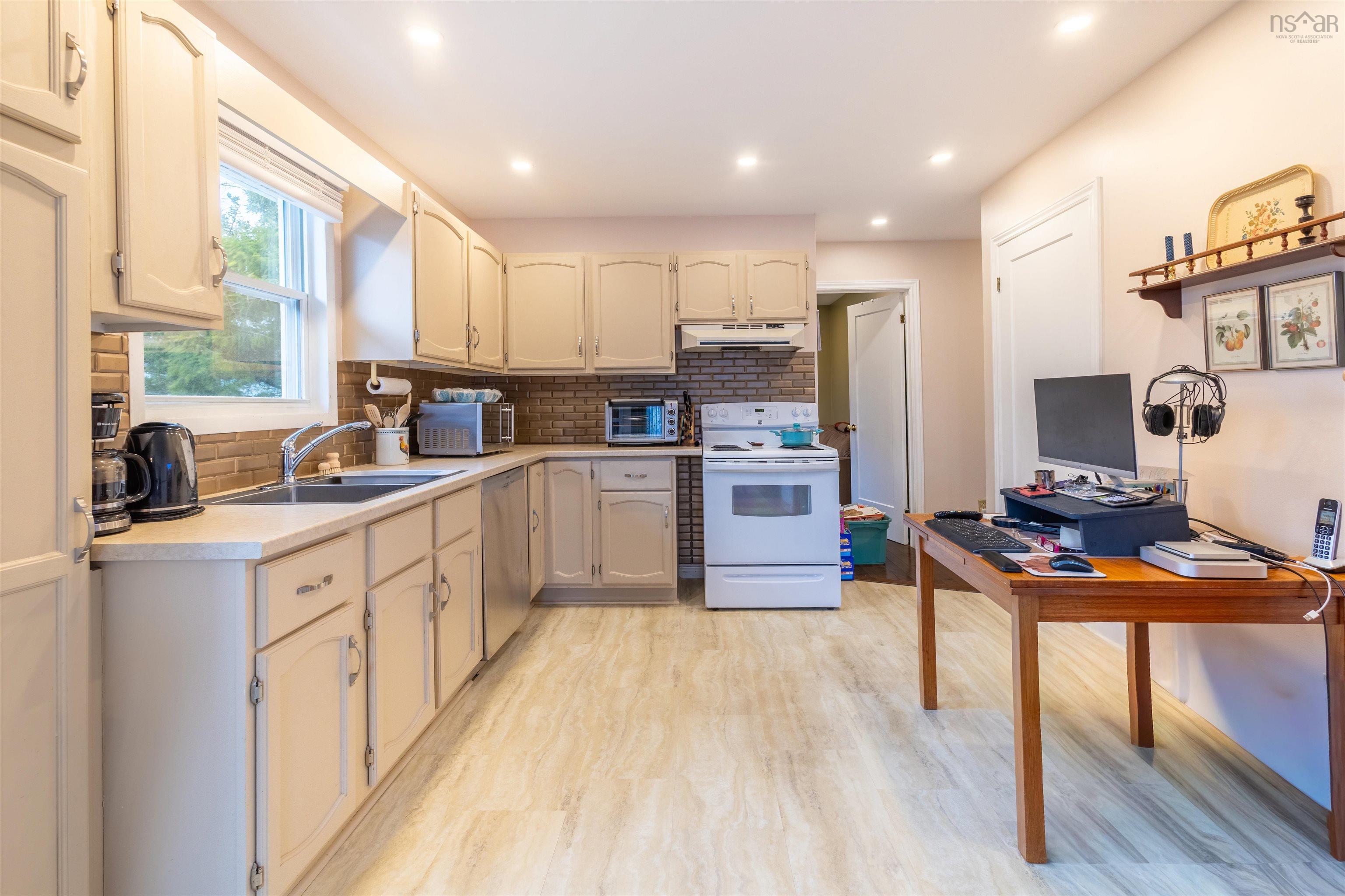 $300,000.00: 42 Holic Avenue, North Sydney