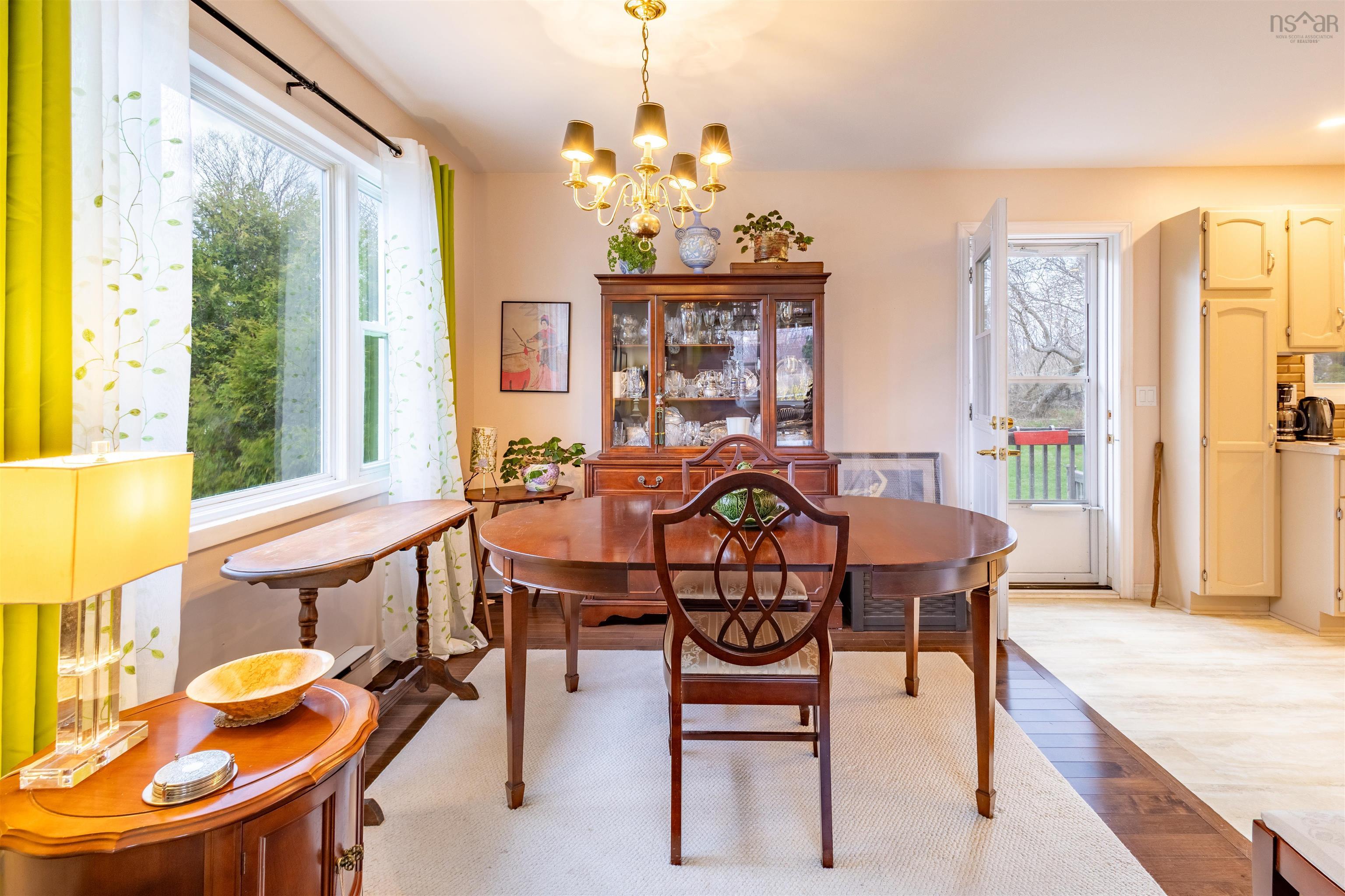 $300,000.00: 42 Holic Avenue, North Sydney