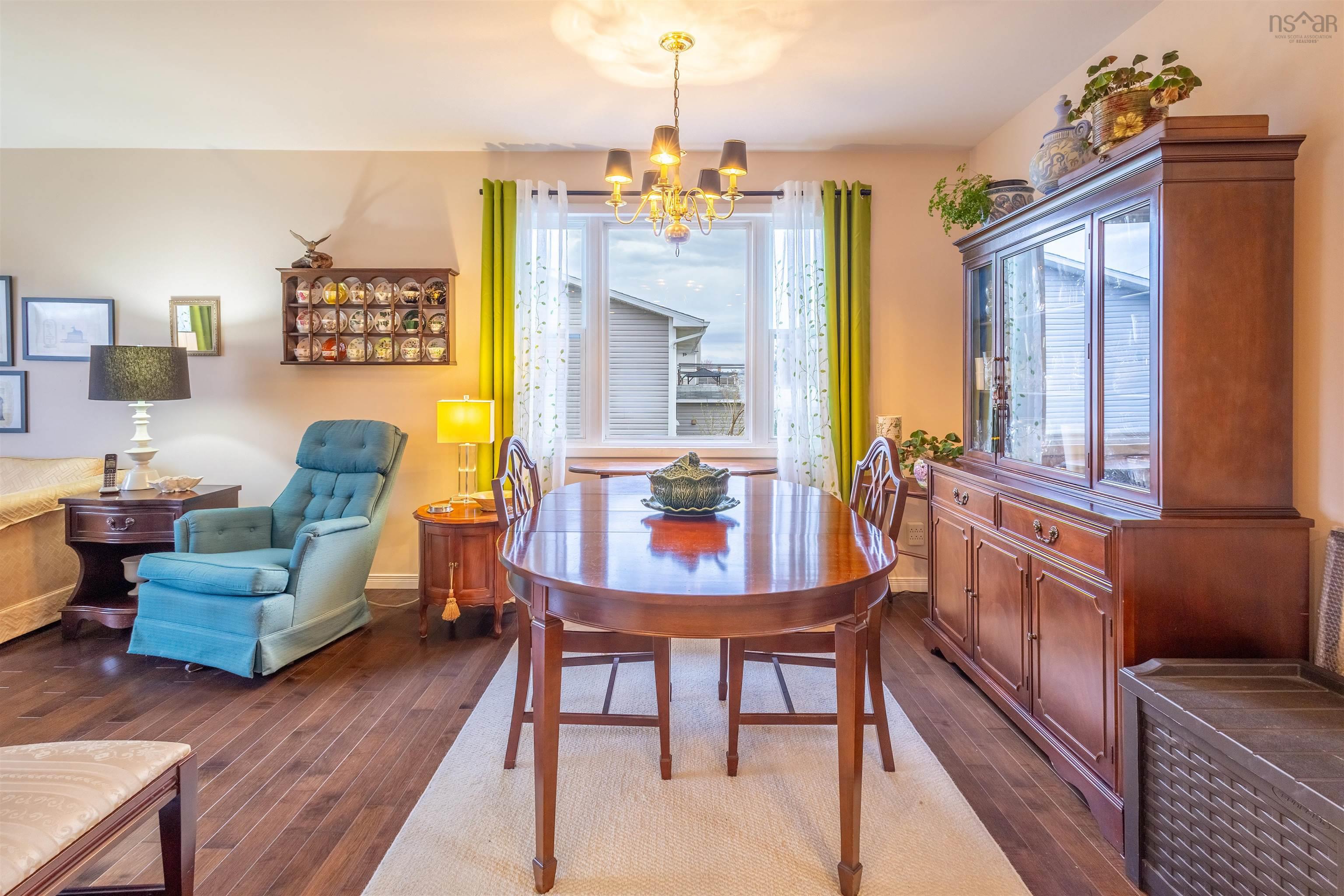 $300,000.00: 42 Holic Avenue, North Sydney