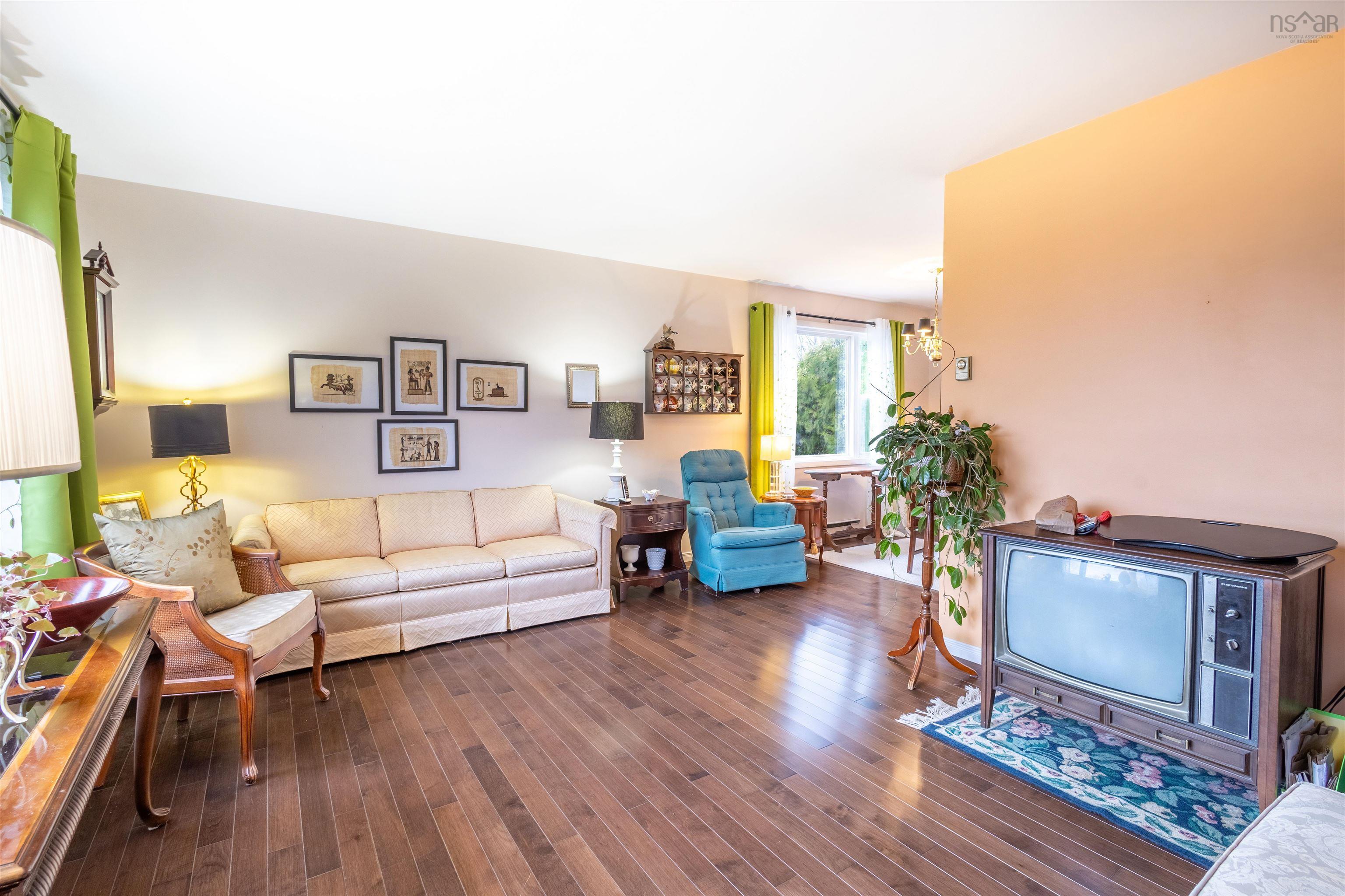 $300,000.00: 42 Holic Avenue, North Sydney